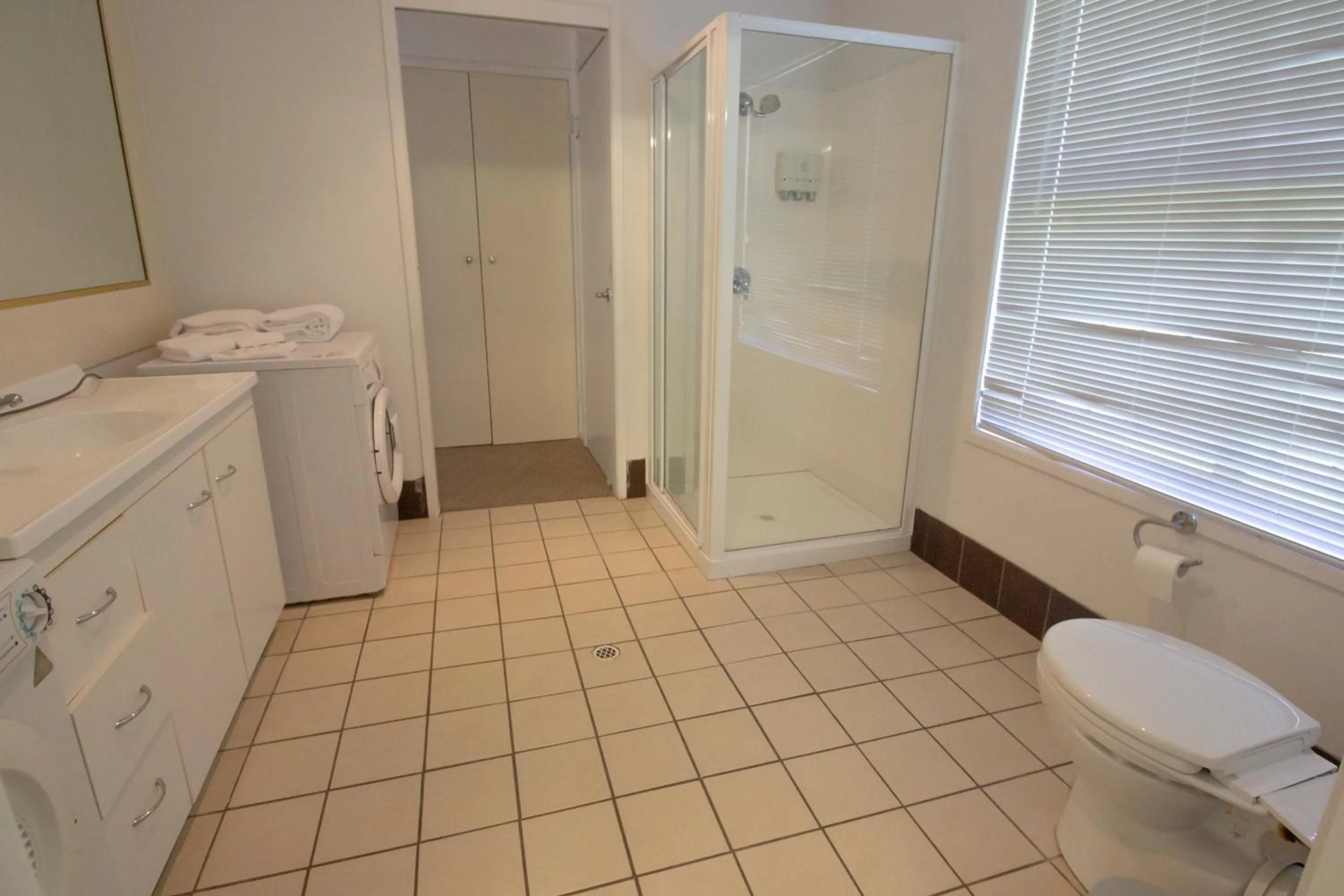 Shower in Caloundra Central Apartment Hotel Official