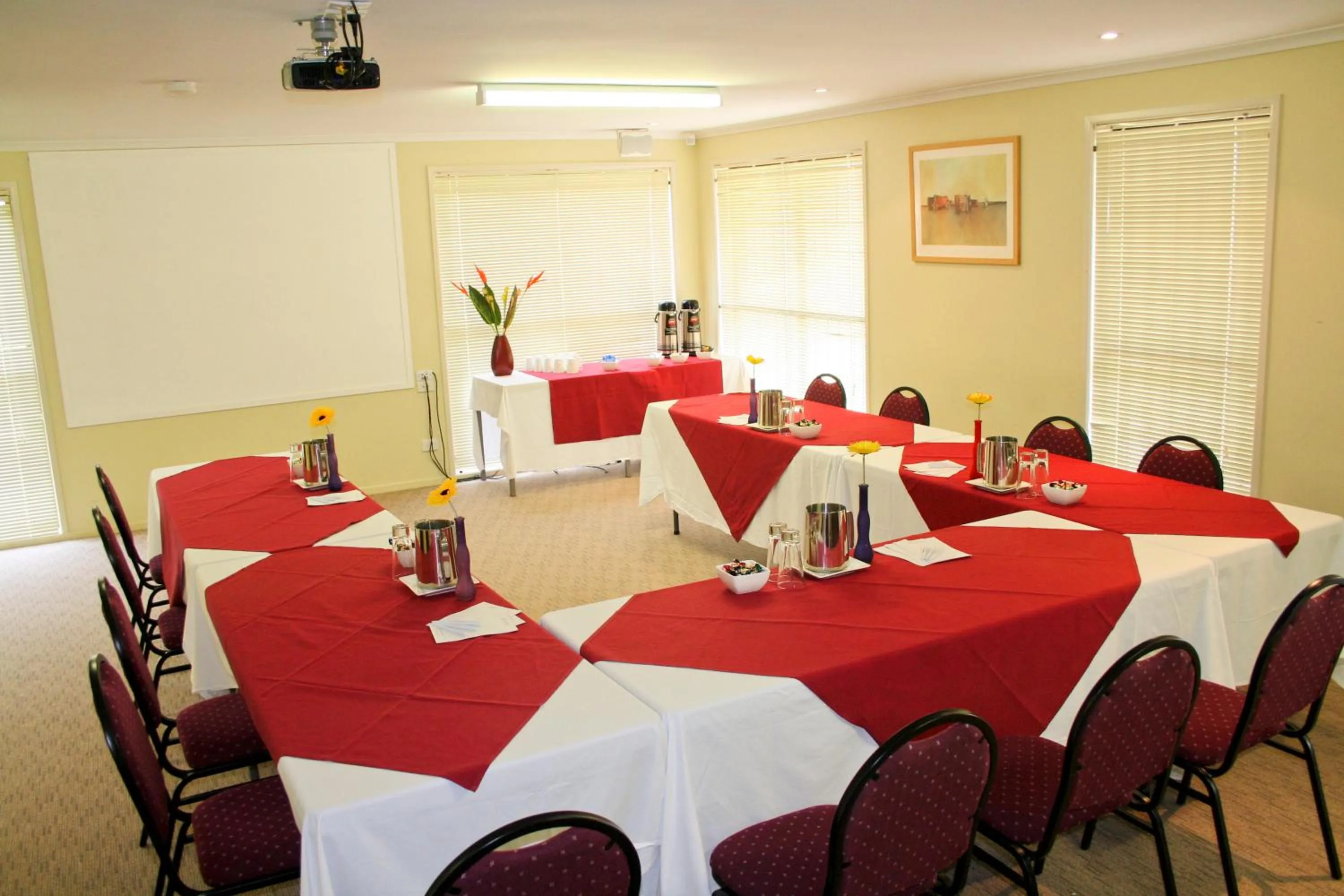 Meeting/conference room in Caloundra Central Apartment Hotel Official