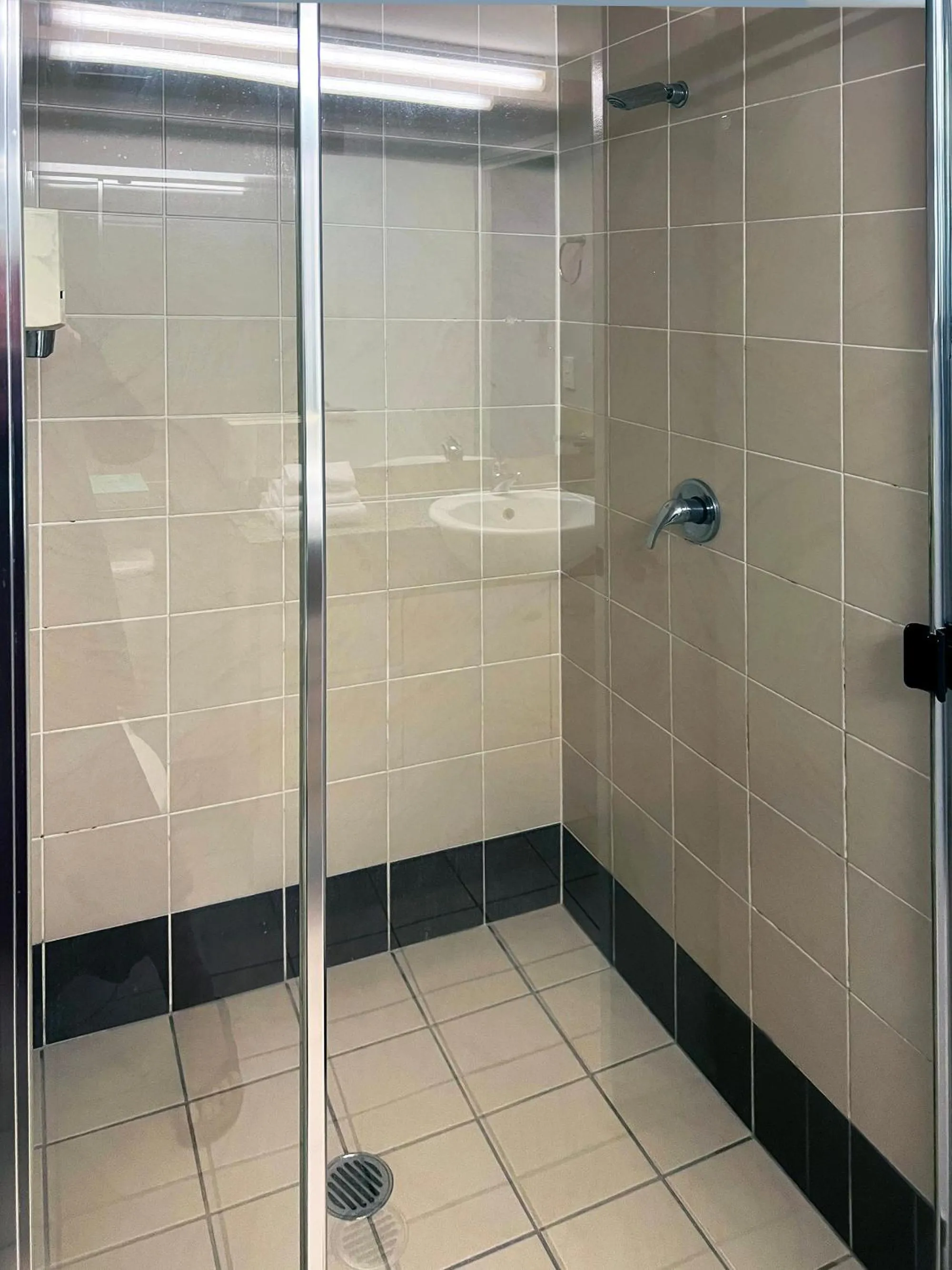 Shower in Caloundra Central Apartment Hotel Official