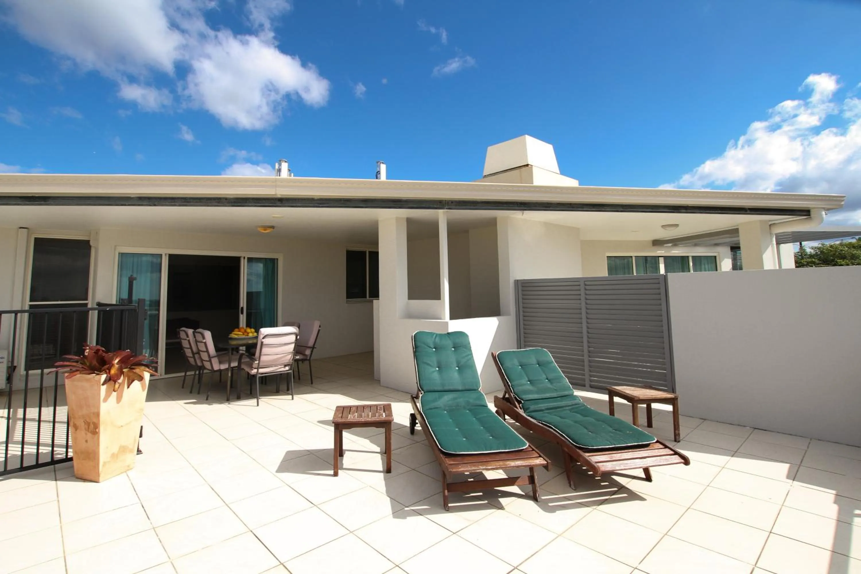 Balcony/Terrace in Caloundra Central Apartment Hotel Official