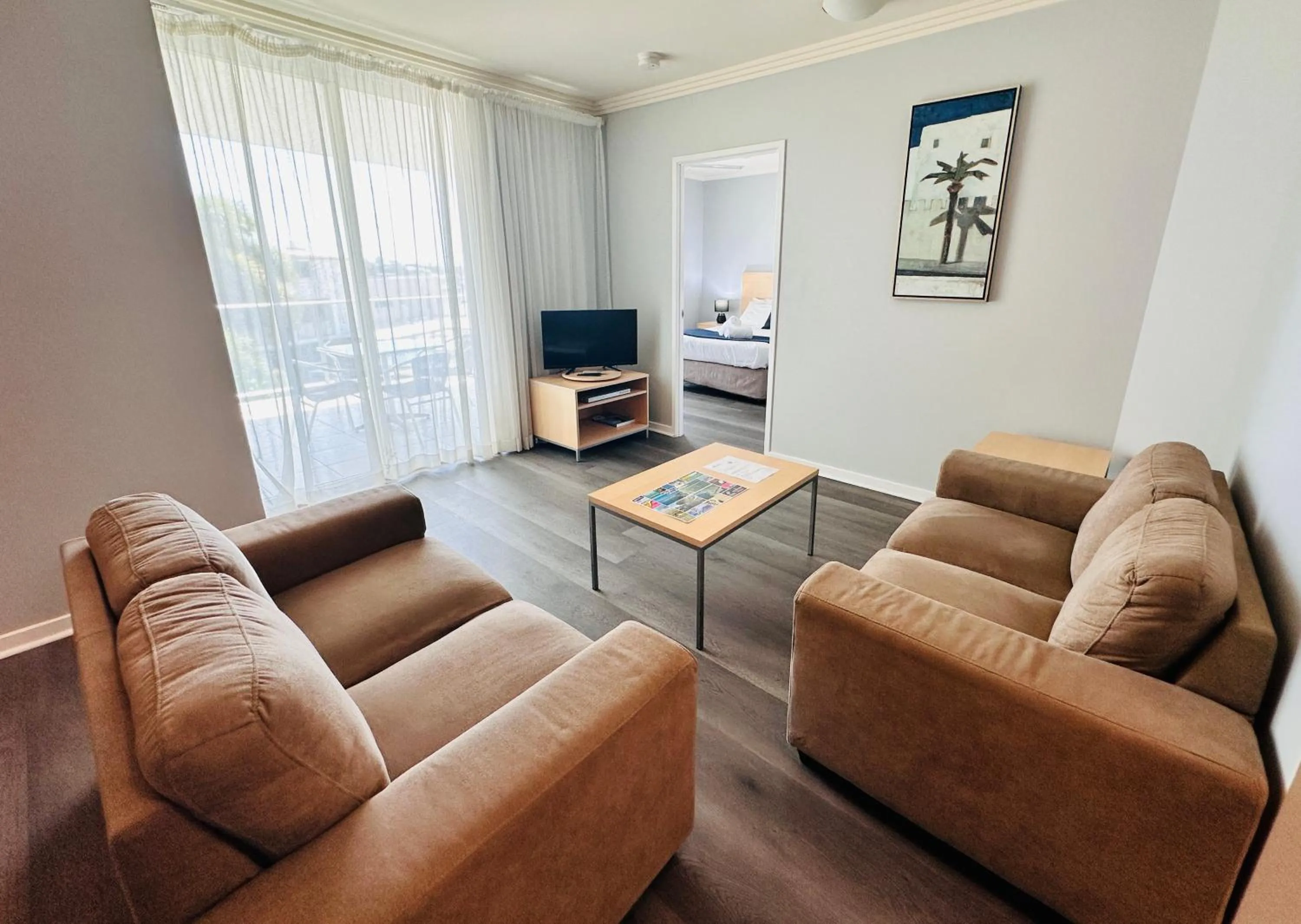 Communal lounge/ TV room in Caloundra Central Apartment Hotel Official