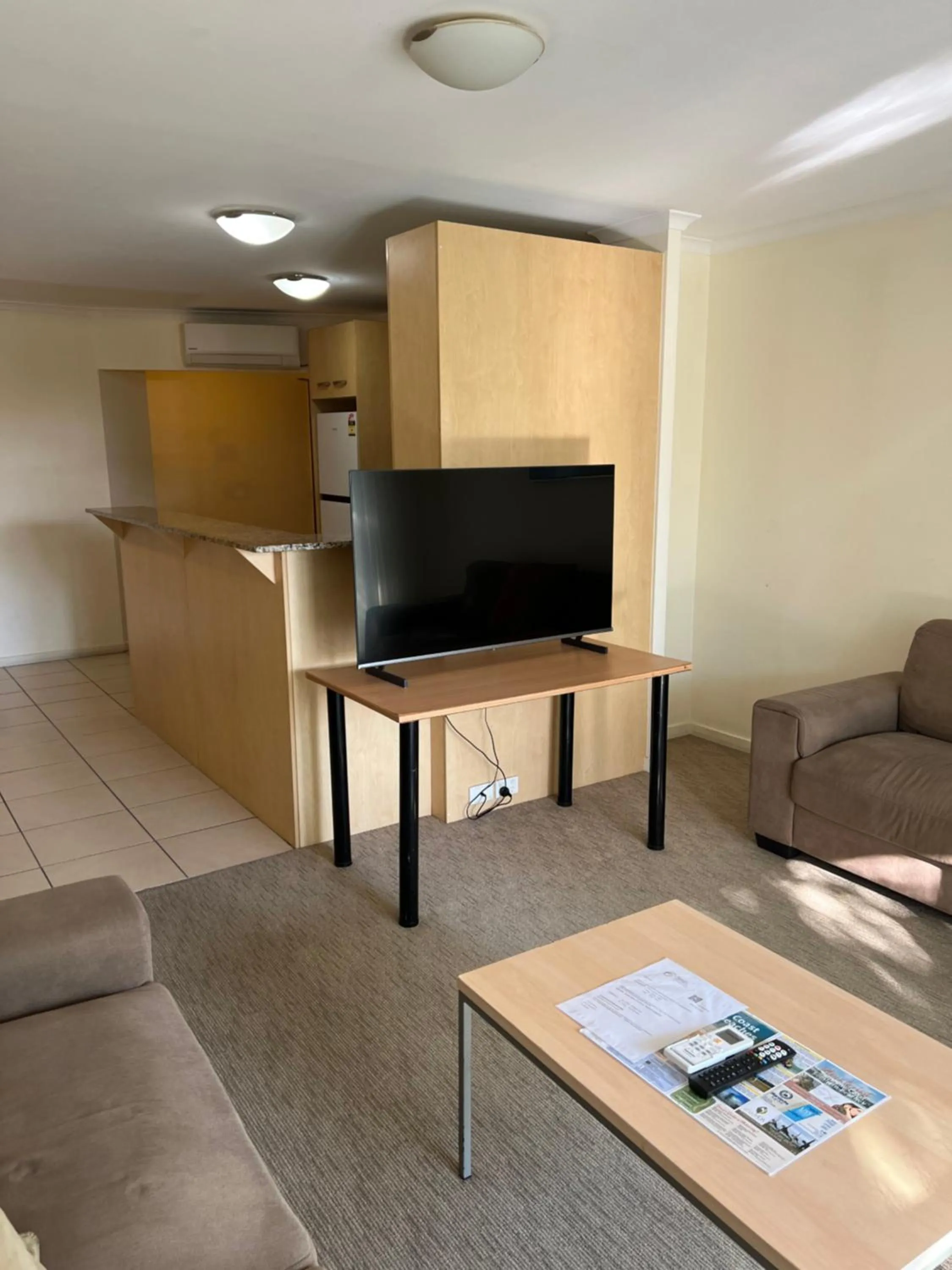 TV and multimedia in Caloundra Central Apartment Hotel Official