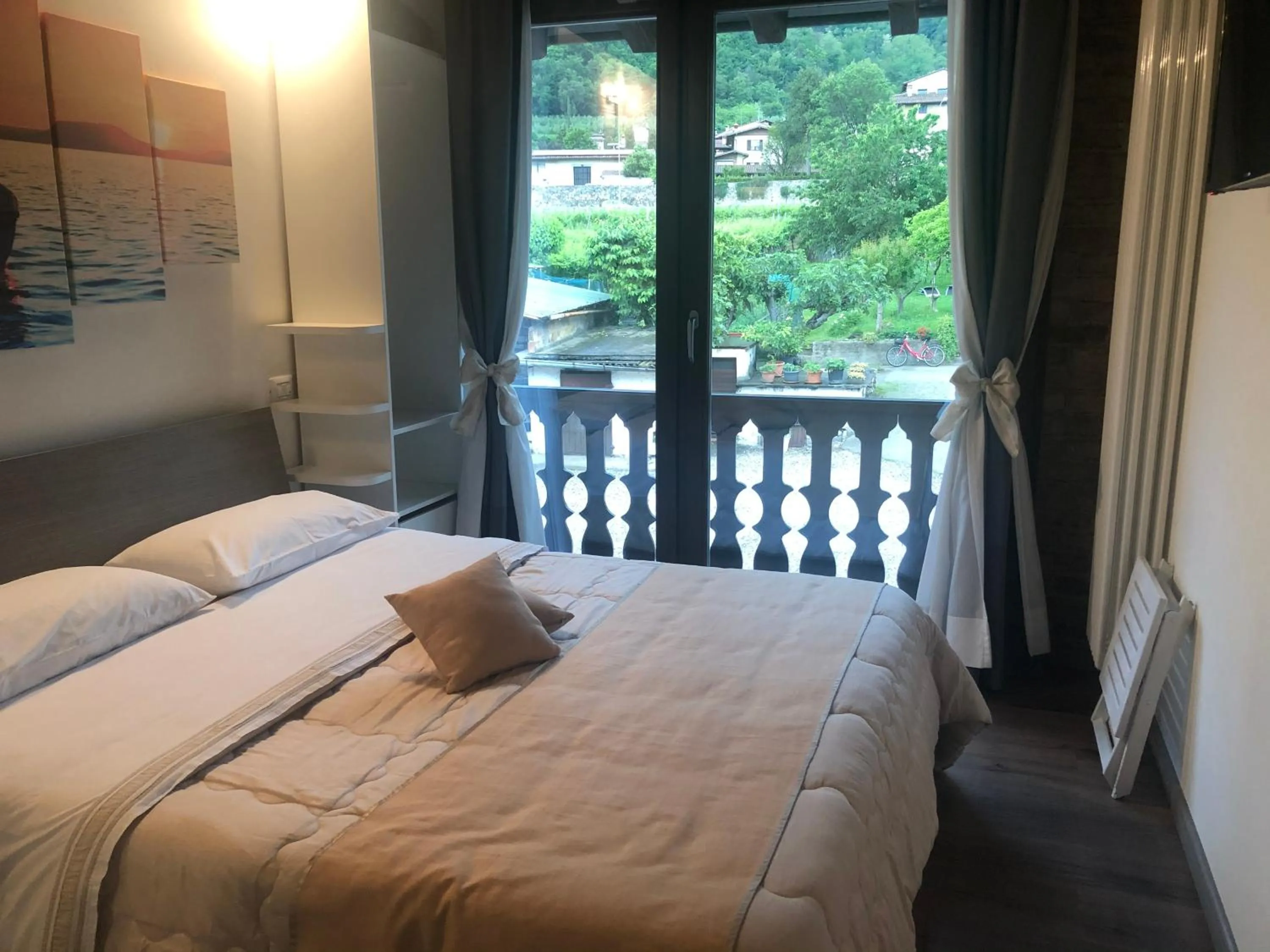 Photo of the whole room, Bed in La terrazza sulle vigne B&B