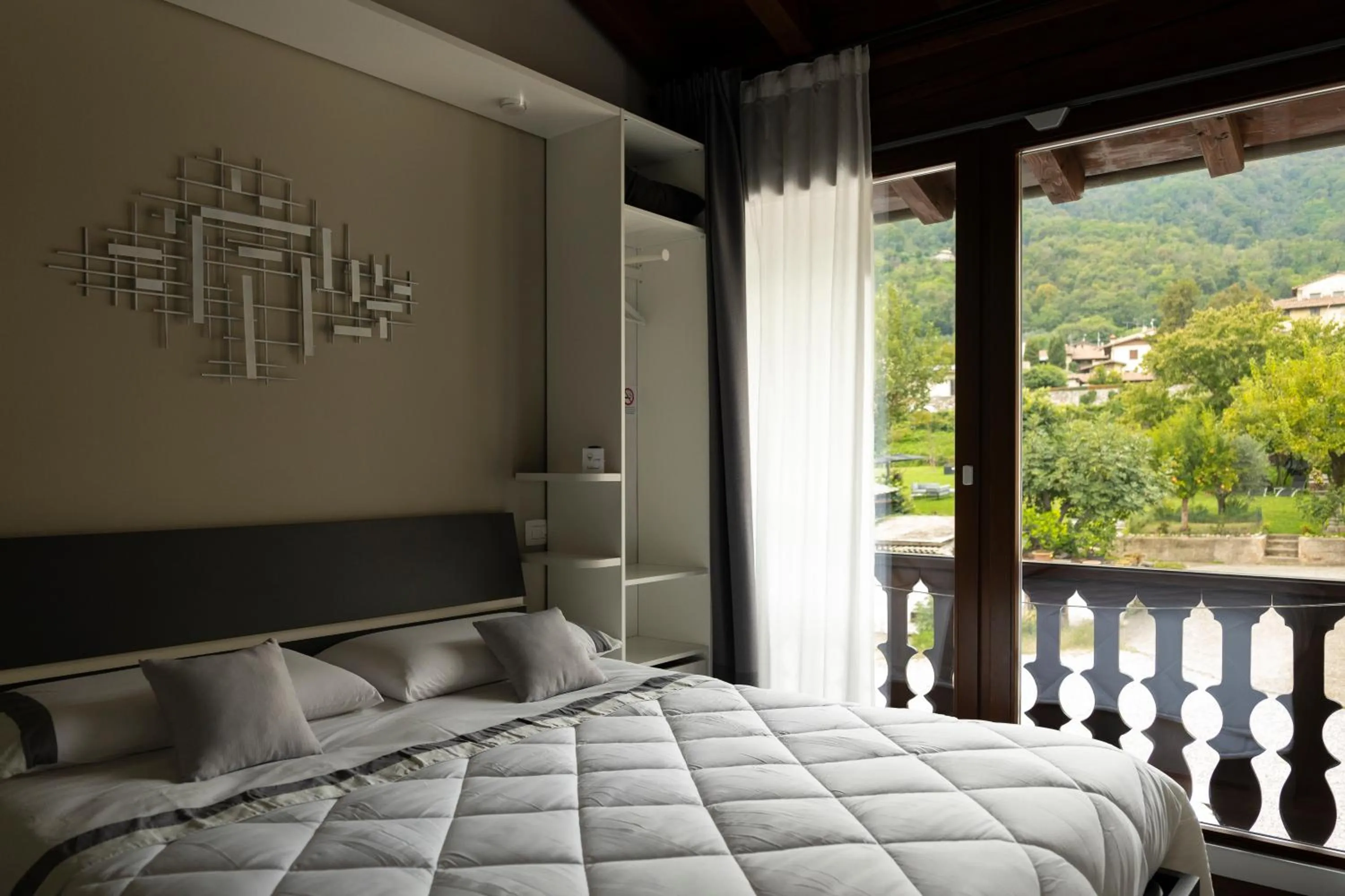 View (from property/room), Bed in La terrazza sulle vigne B&B