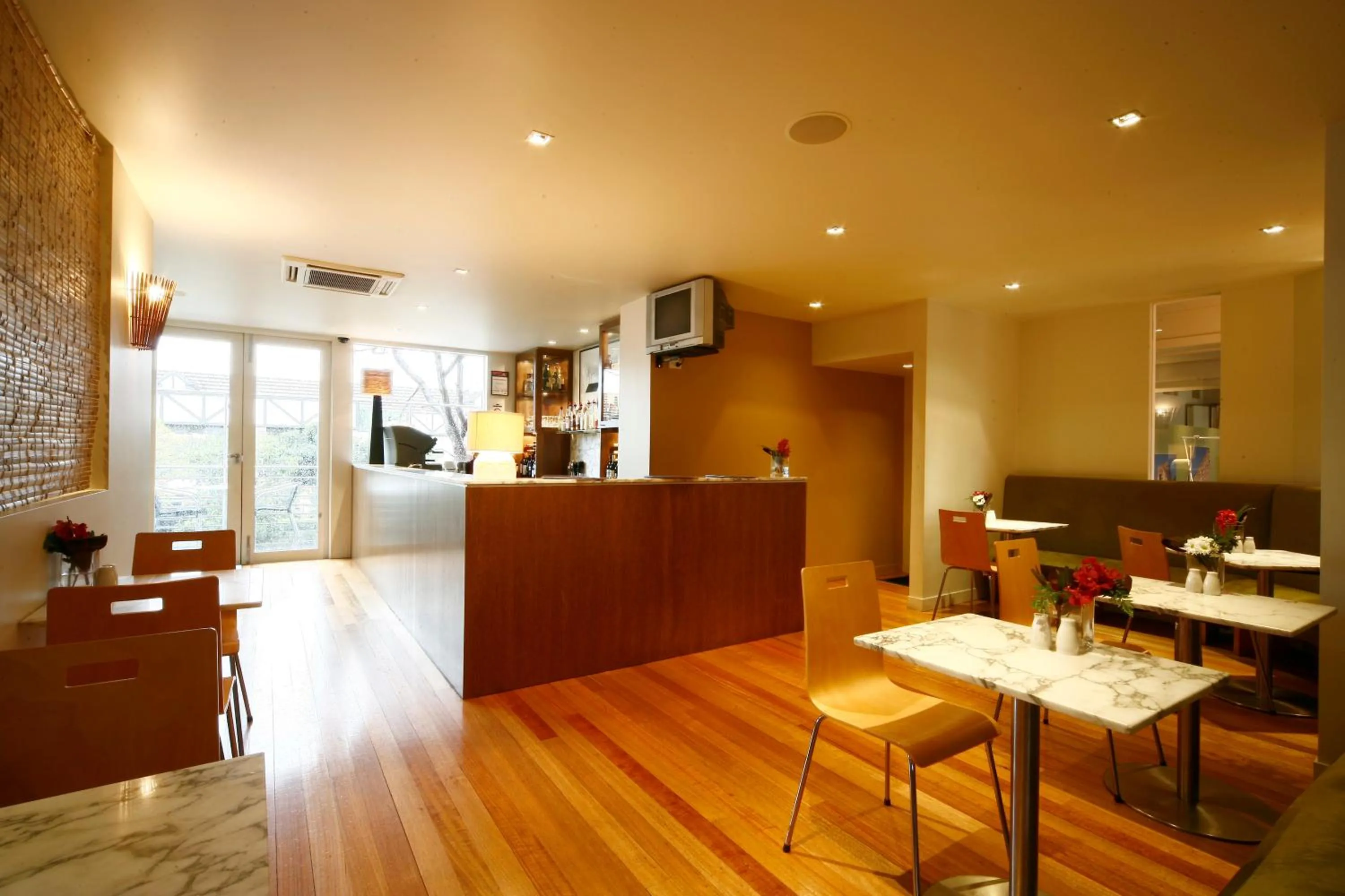 Restaurant/places to eat in Best Western Plus The Tudor Box Hill