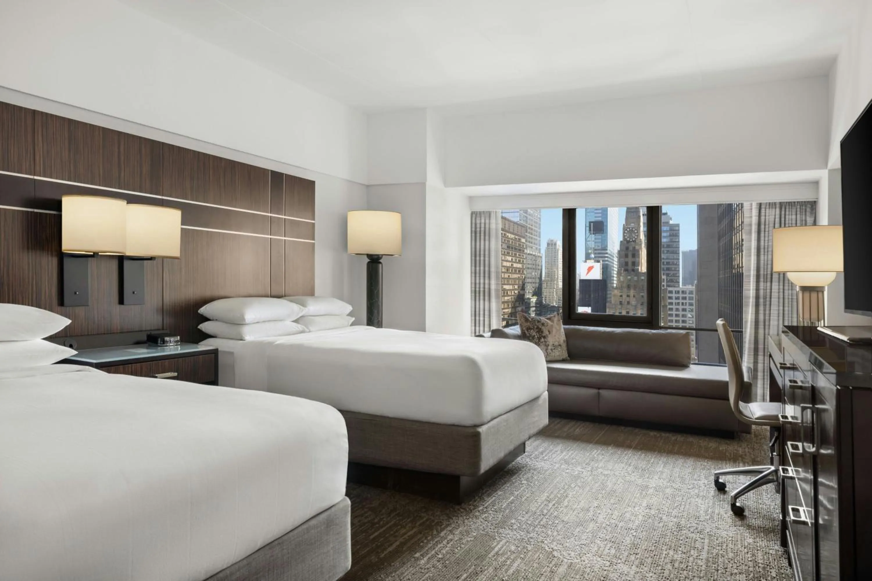 Photo of the whole room, Bed in New York Marriott Marquis