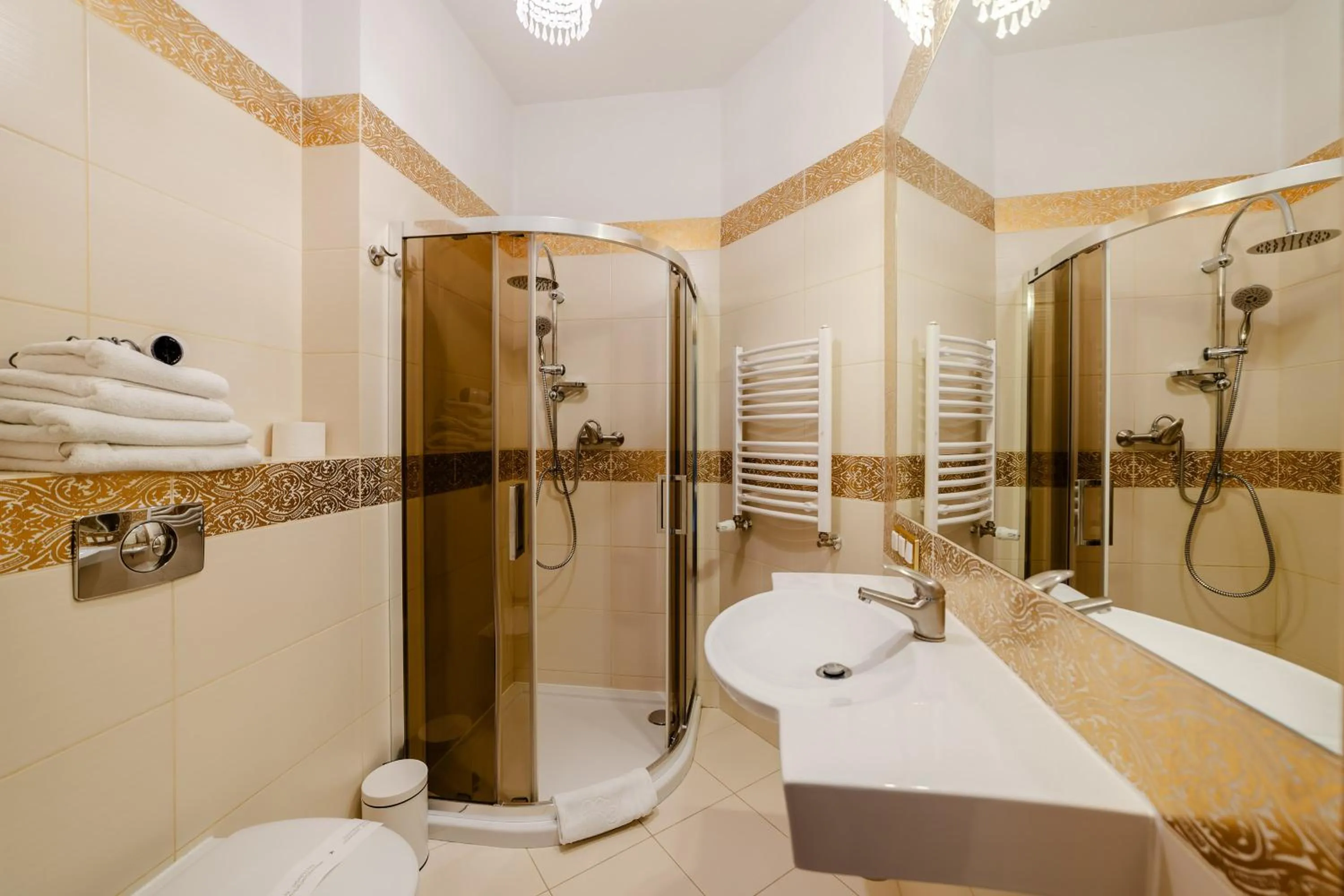 Shower in RetroHouse - wypoczynek dla dorosłych, B&B