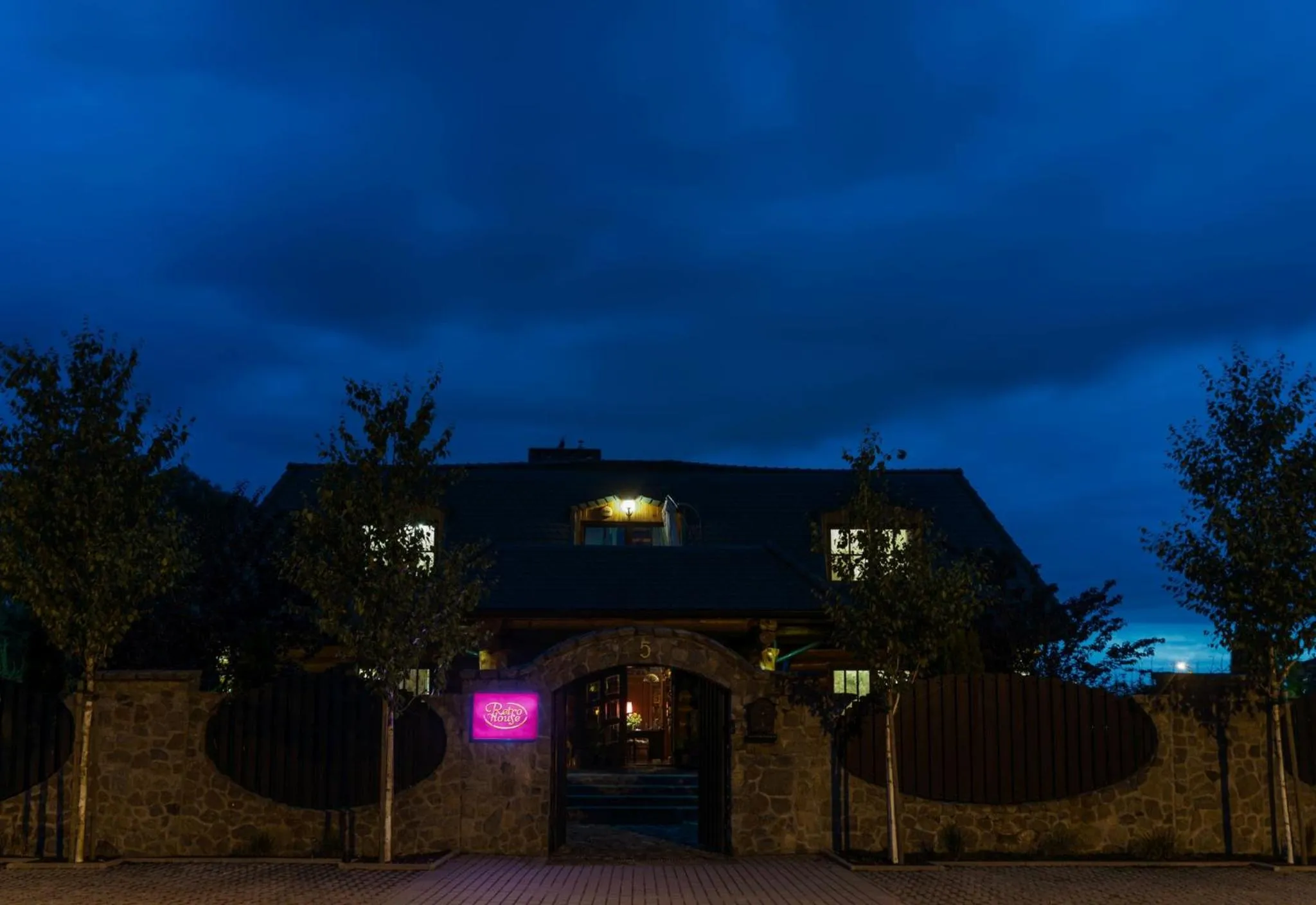 Property building in RetroHouse - wypoczynek dla dorosłych, B&B