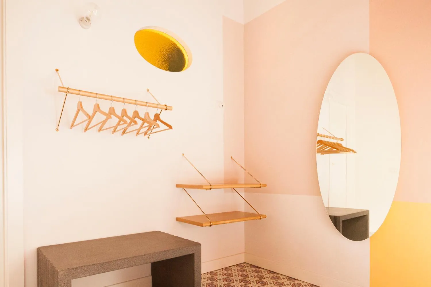 Photo of the whole room in SuperOtium