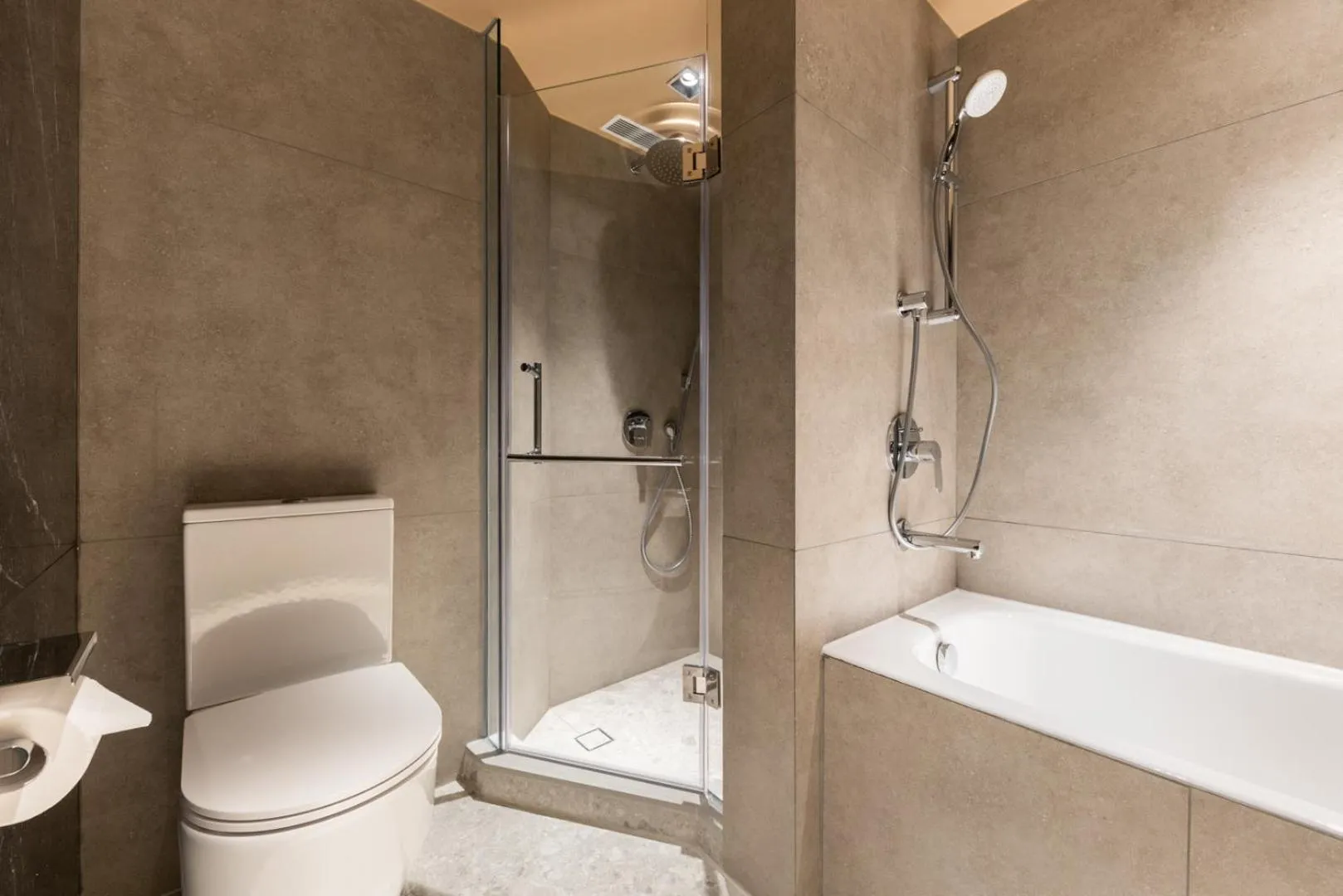 Shower in Dash Living on Prat