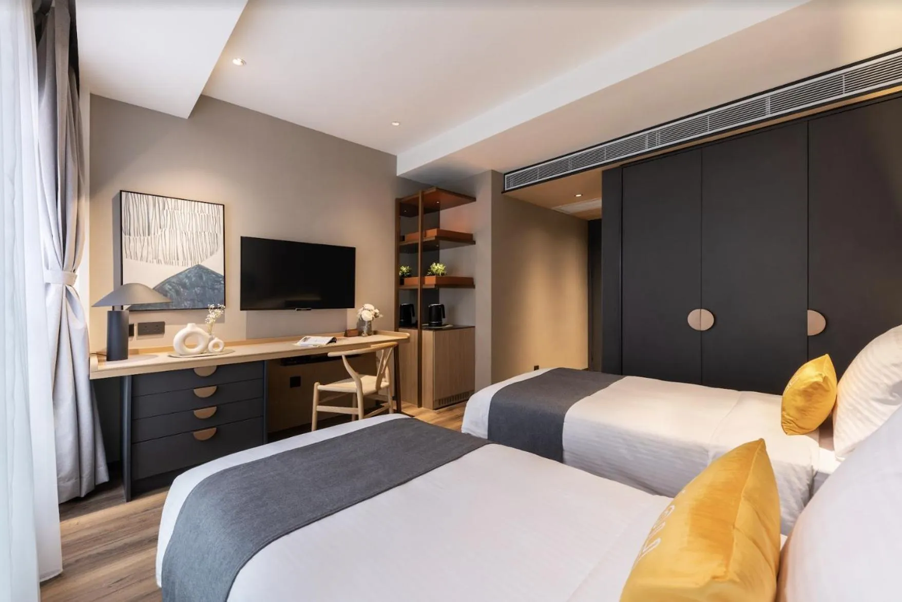 Bedroom, Bed in Dash Living on Prat