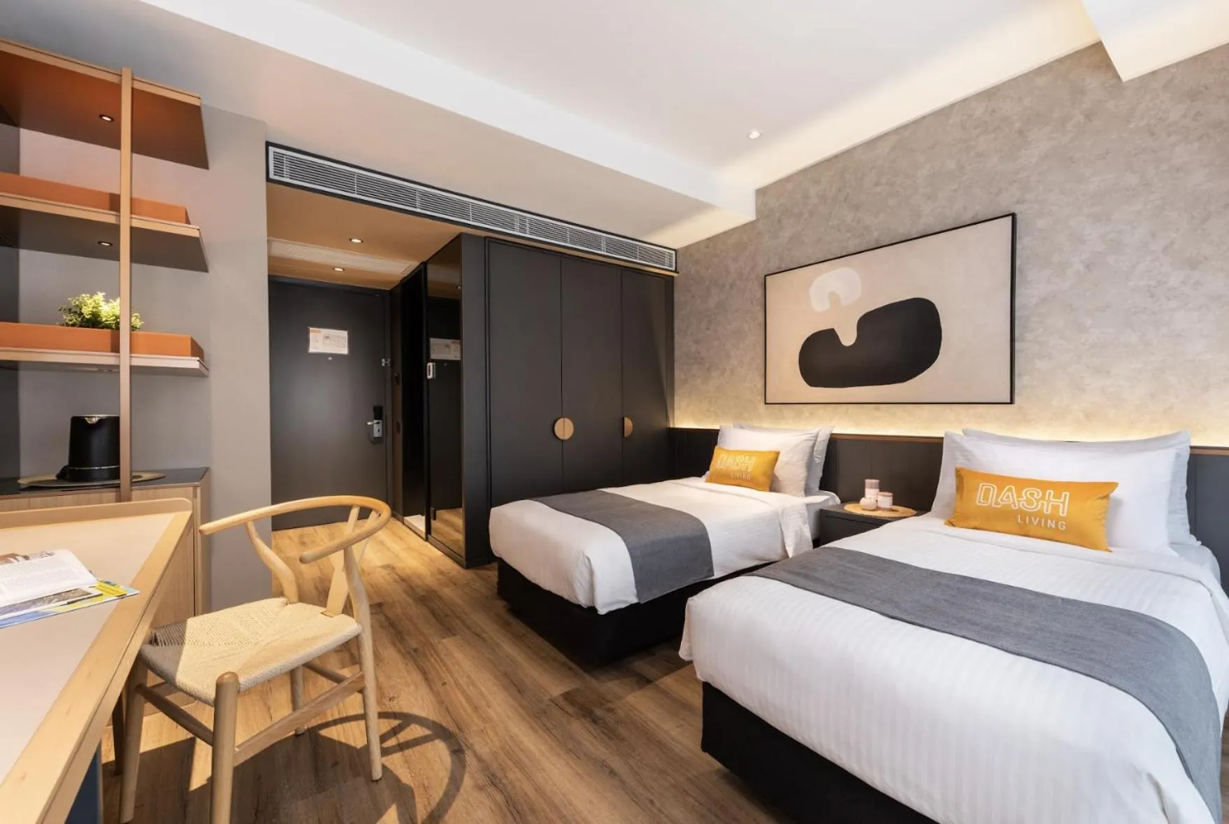 Bedroom, Bed in Dash Living on Prat