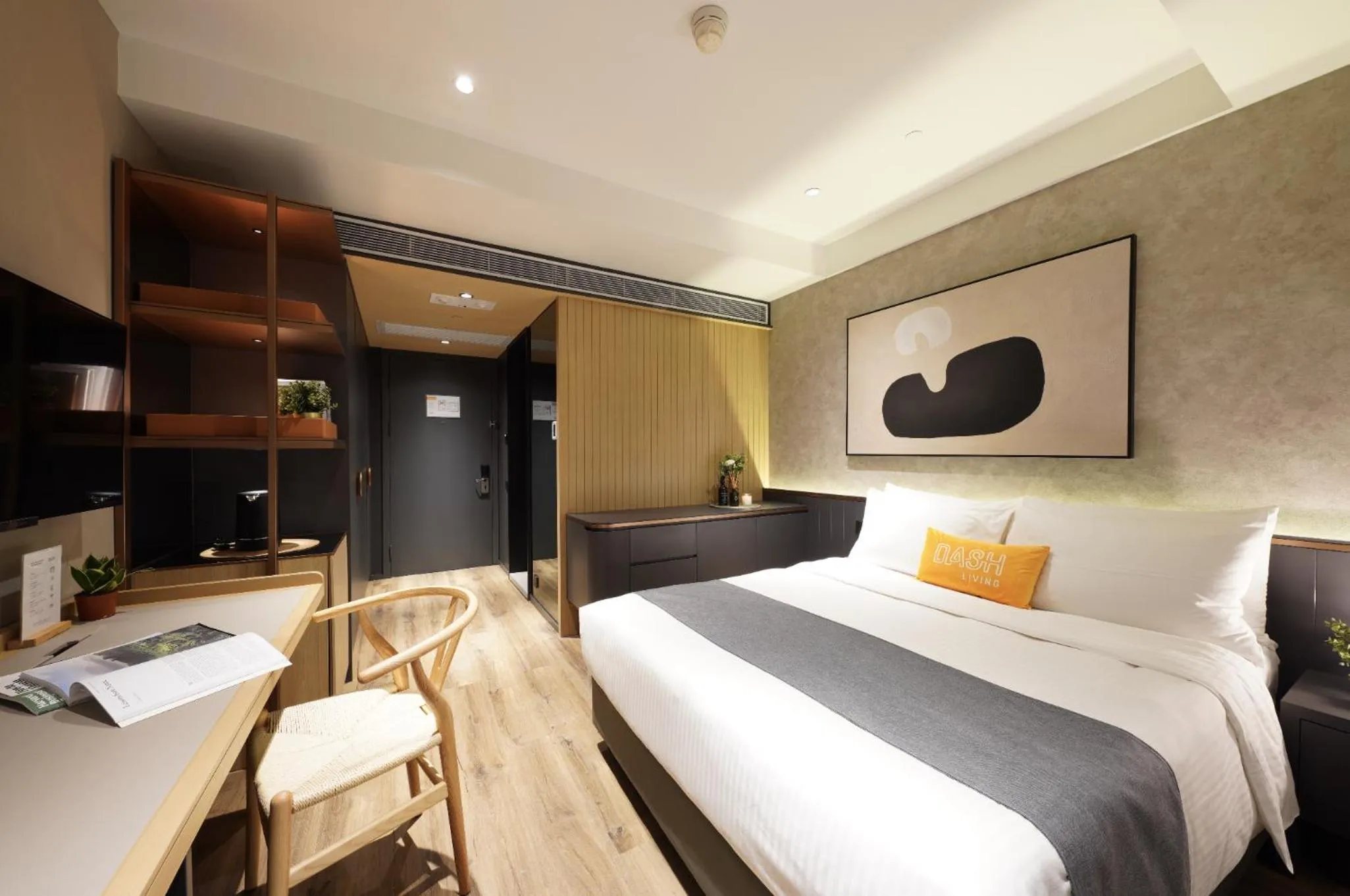 Bedroom, Bed in Dash Living on Prat