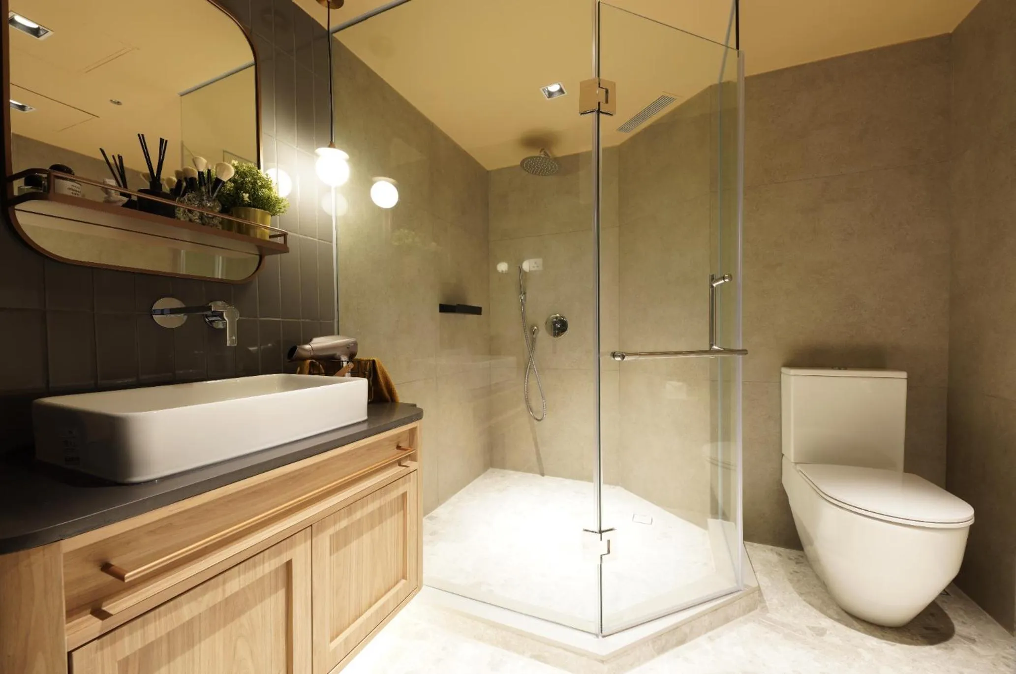 Bathroom in Dash Living on Prat