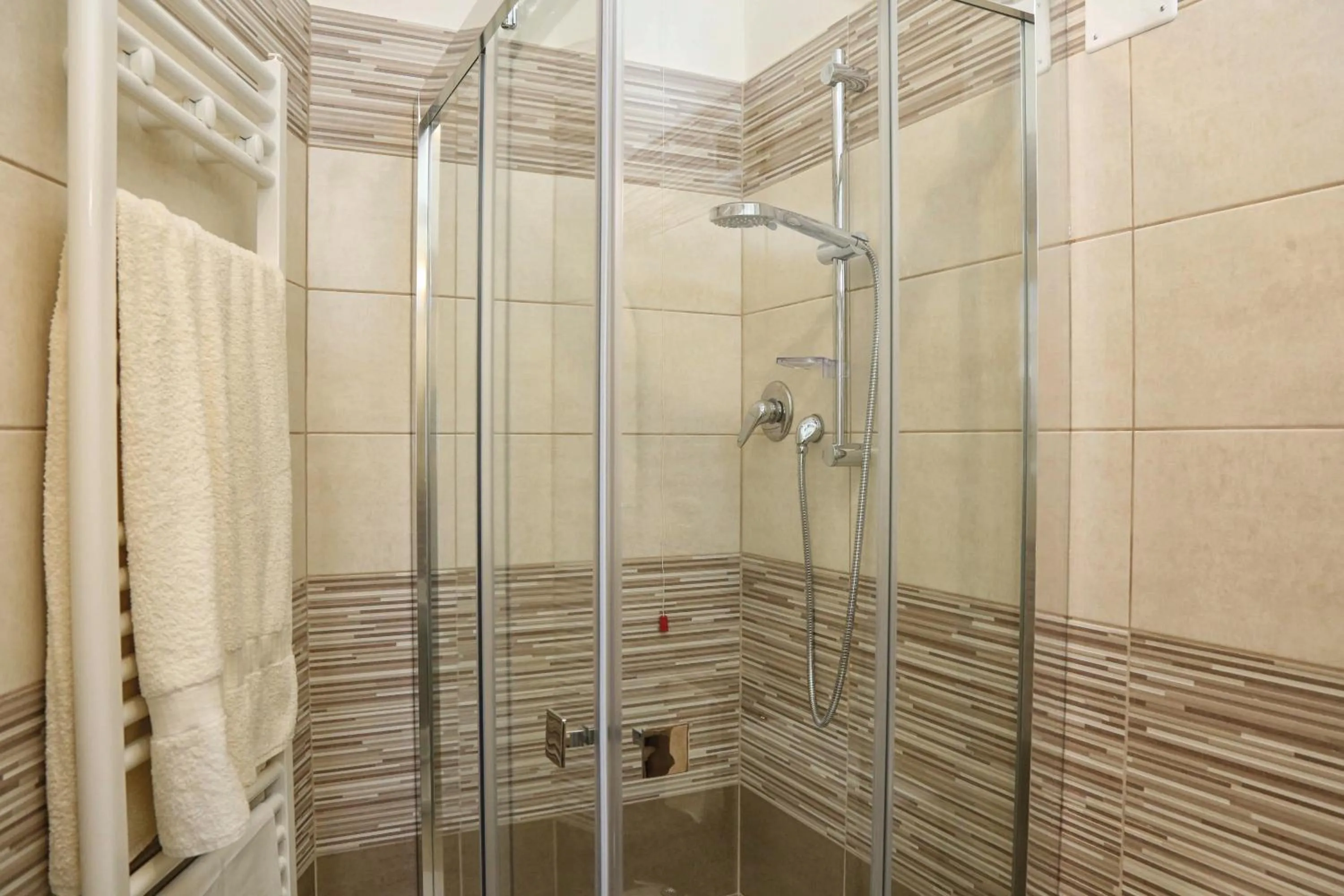 Shower in Le mansardine