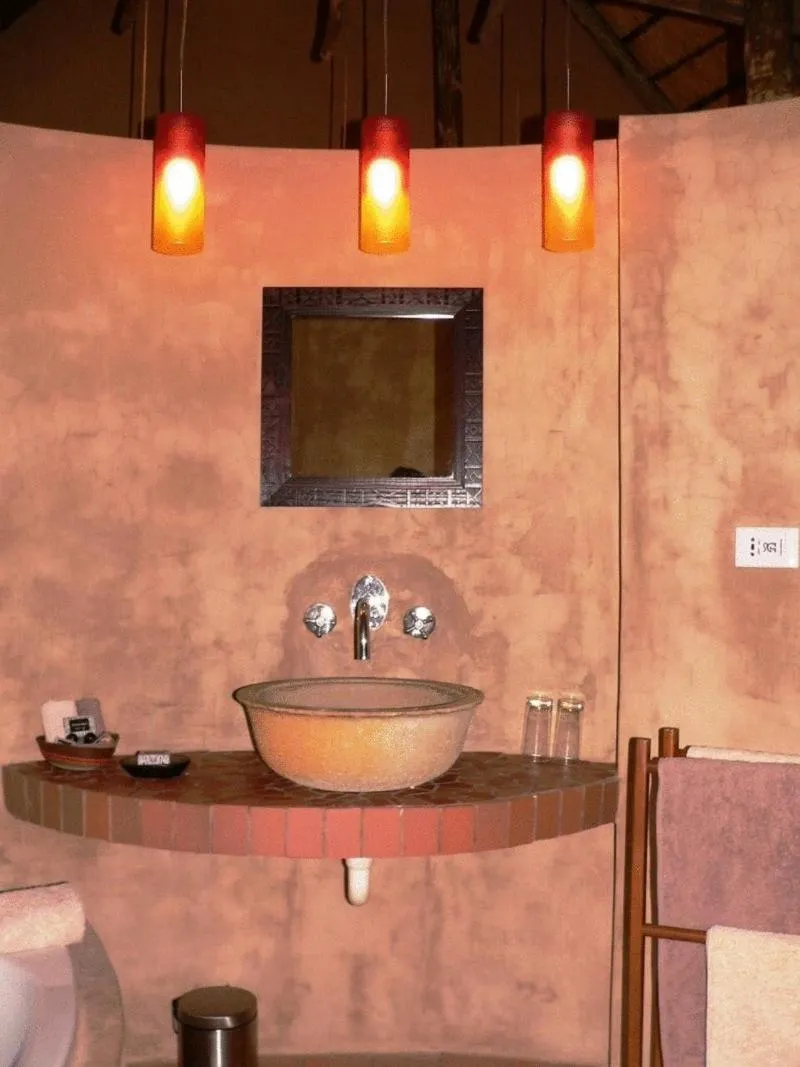 Bathroom in AmaZulu Lodge