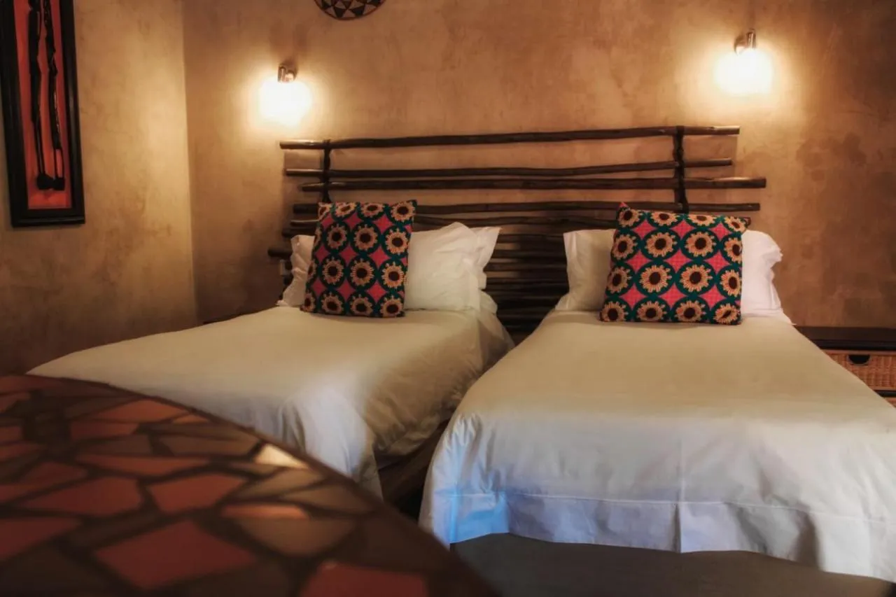 Bedroom, Bed in AmaZulu Lodge