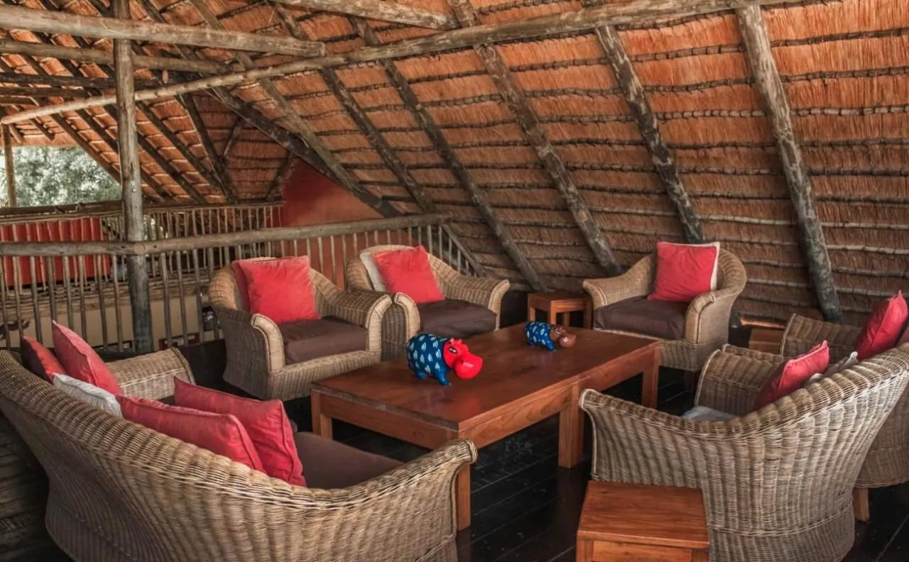 Living room in AmaZulu Lodge