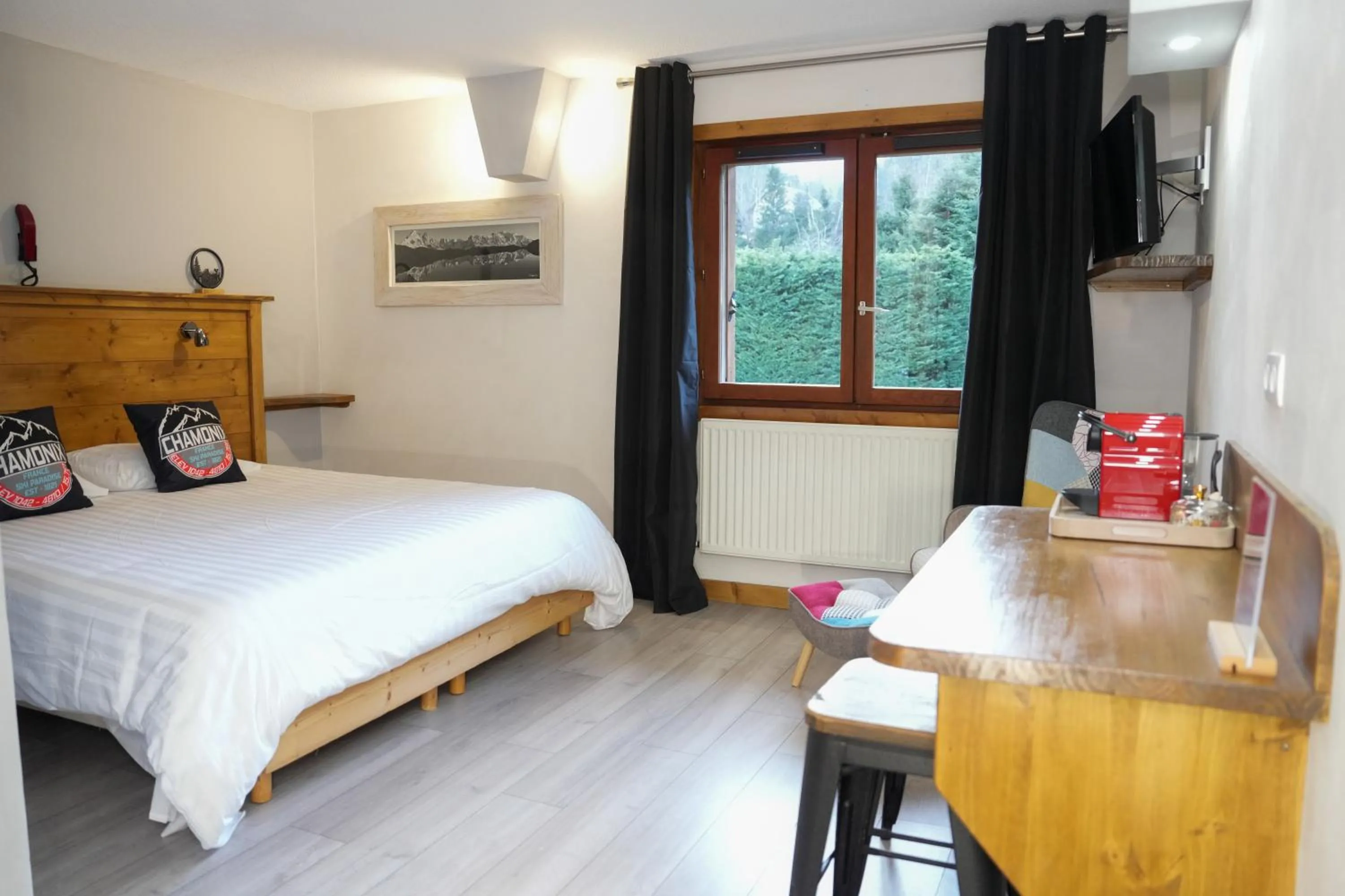 View (from property/room), Bed in Fontaine du Mont Blanc Hotel & Spa