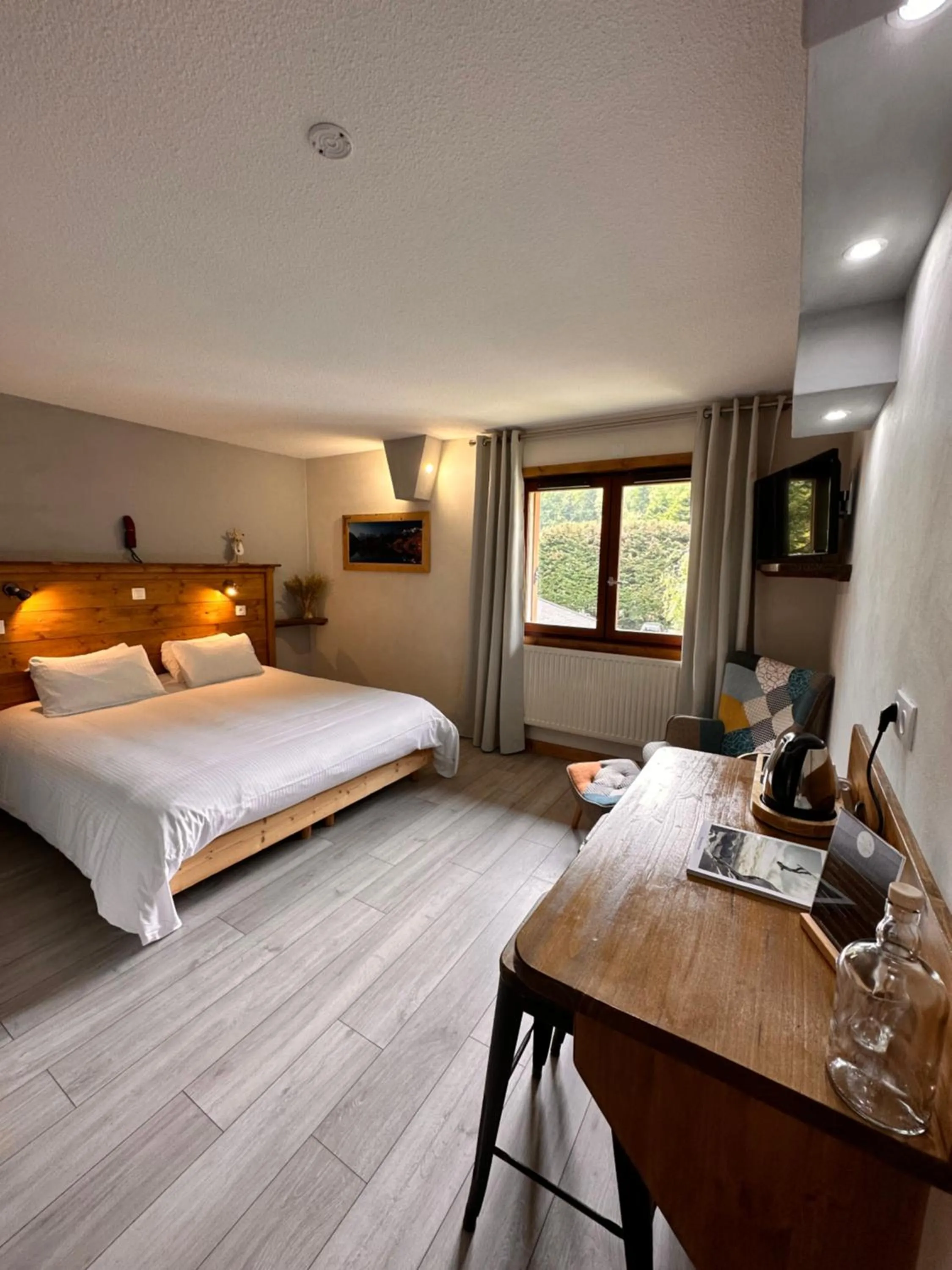 Photo of the whole room, Bed in Fontaine du Mont Blanc Hotel & Spa