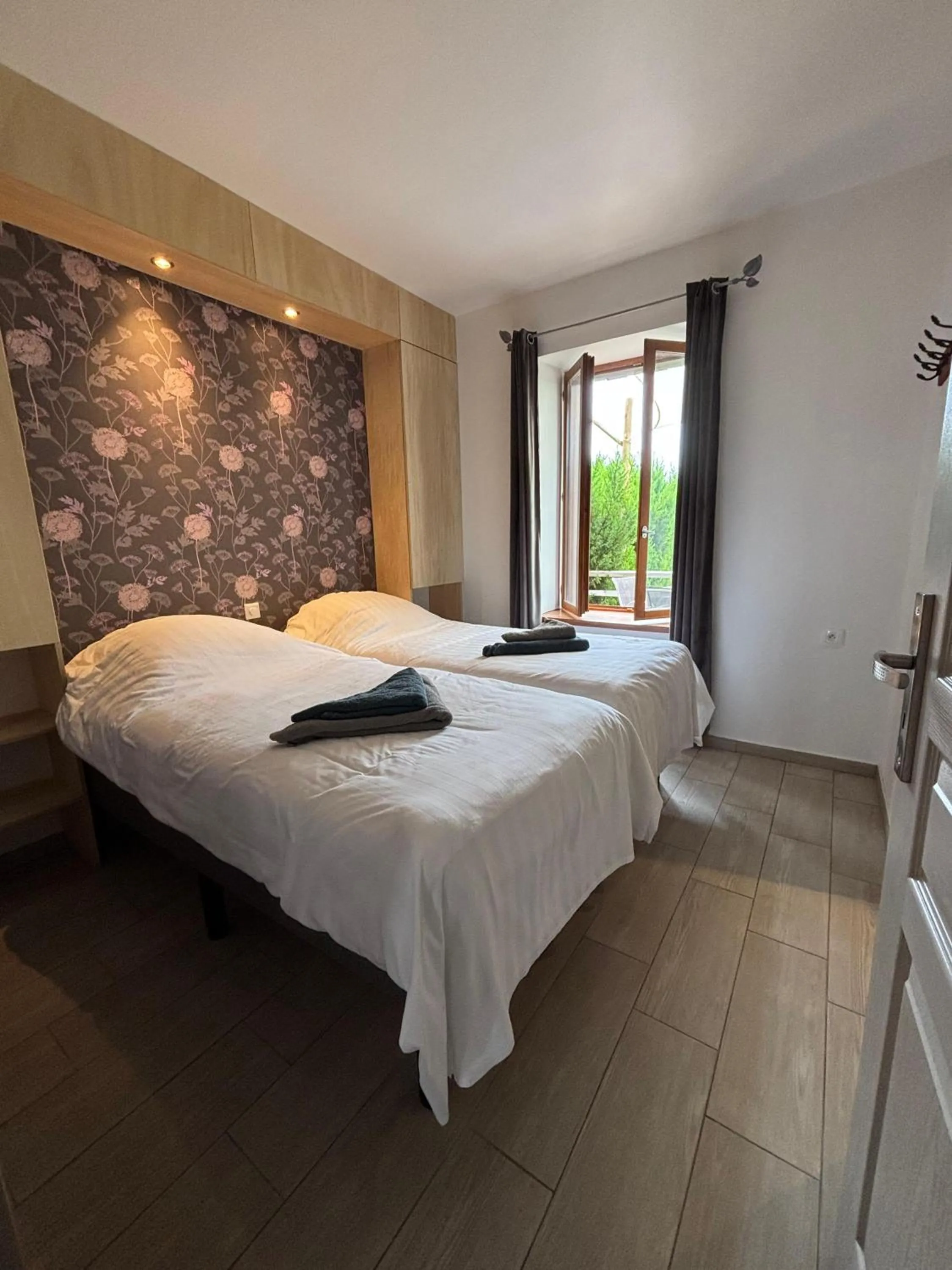 Bedroom, Bed in residence la Salamandre kamers