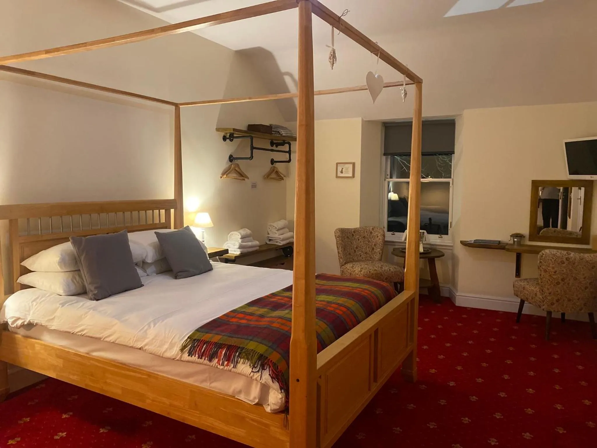 Bedroom, Bed in The Gordon Arms Restaurant with Rooms