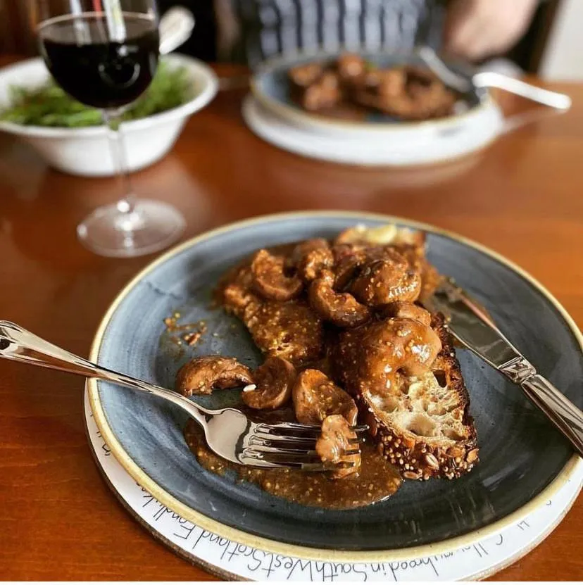 Food and drinks in The Gordon Arms Restaurant with Rooms