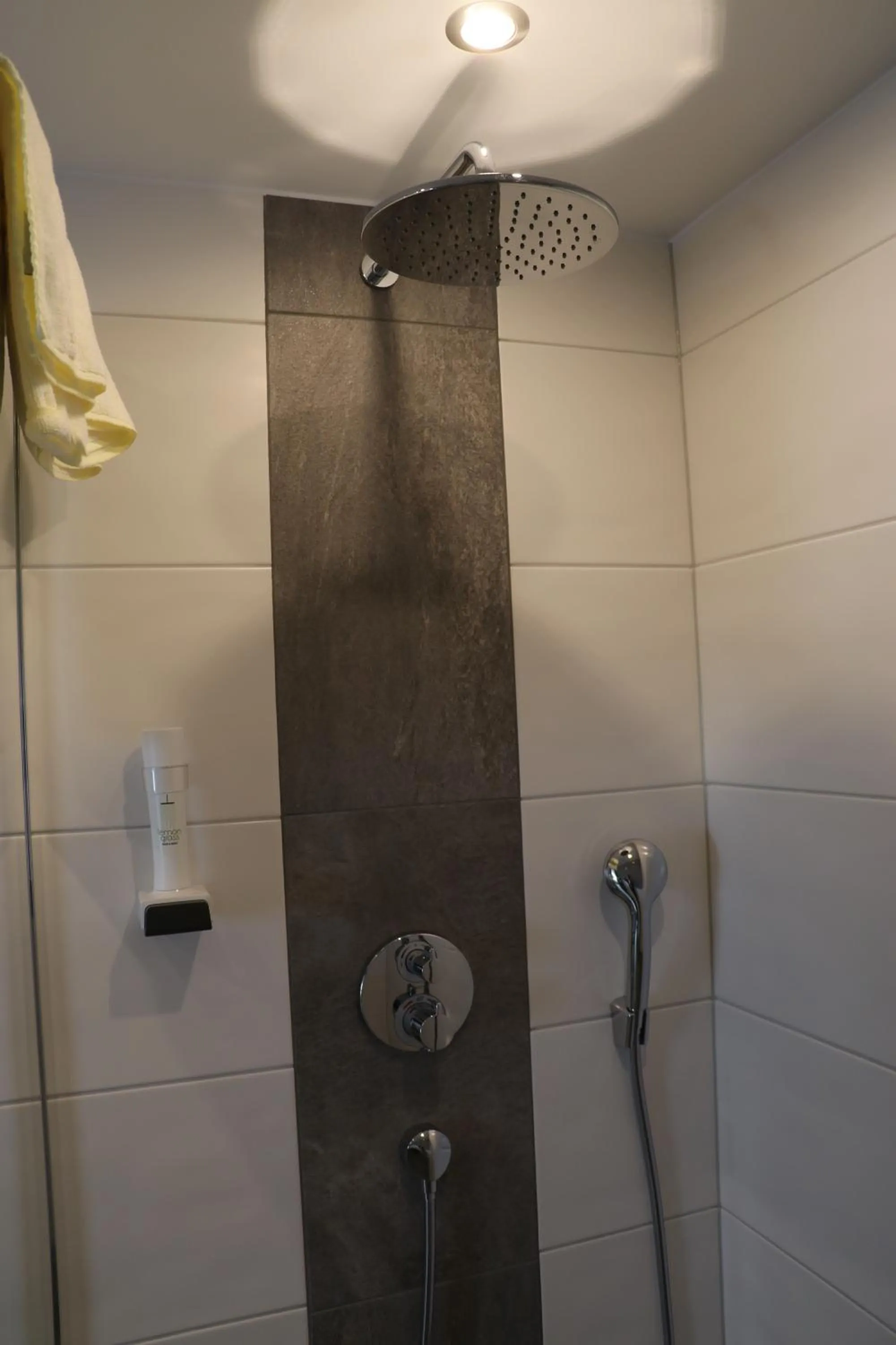 Shower in Gasthof Post