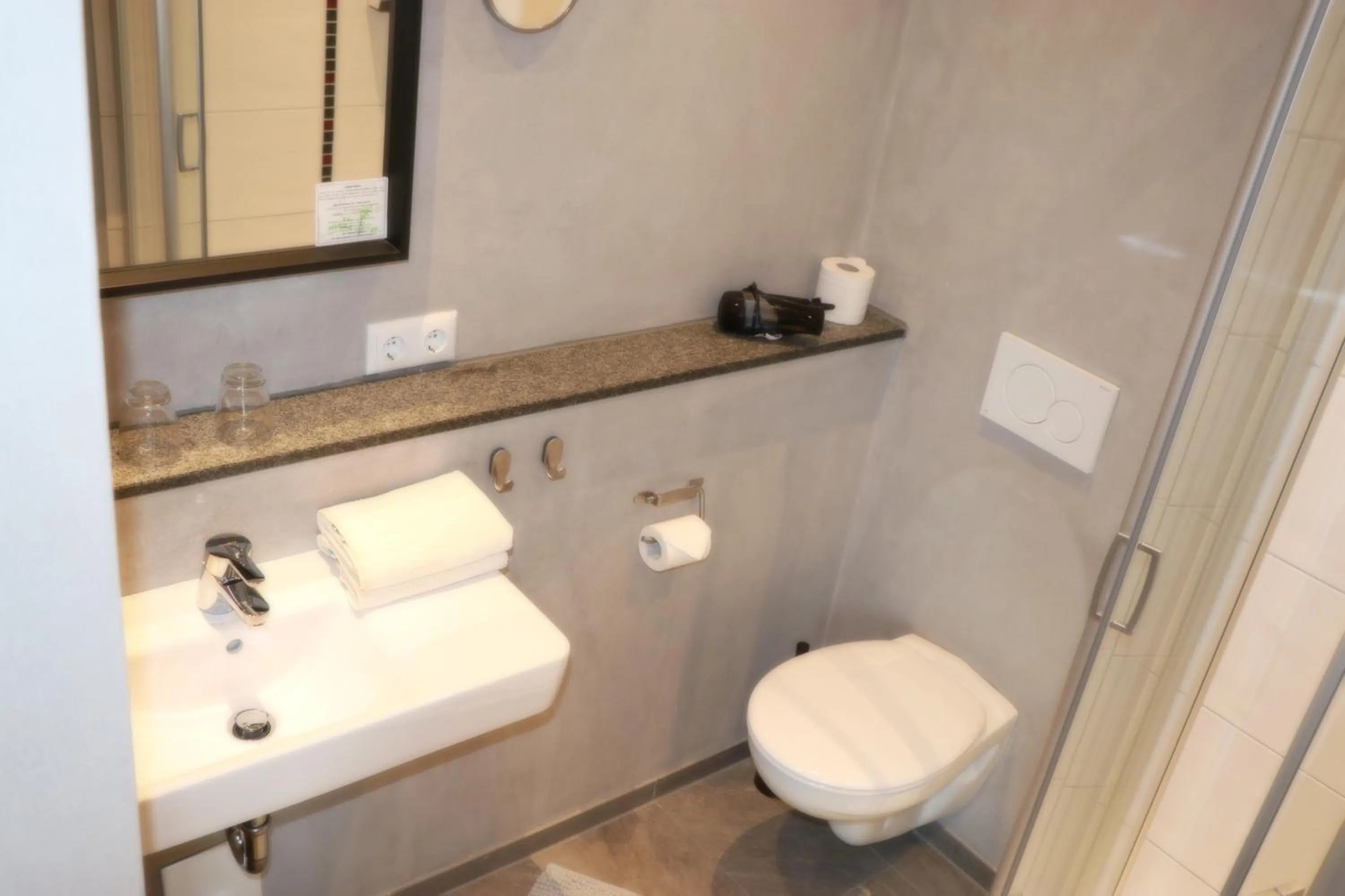 Shower in Gasthof Post