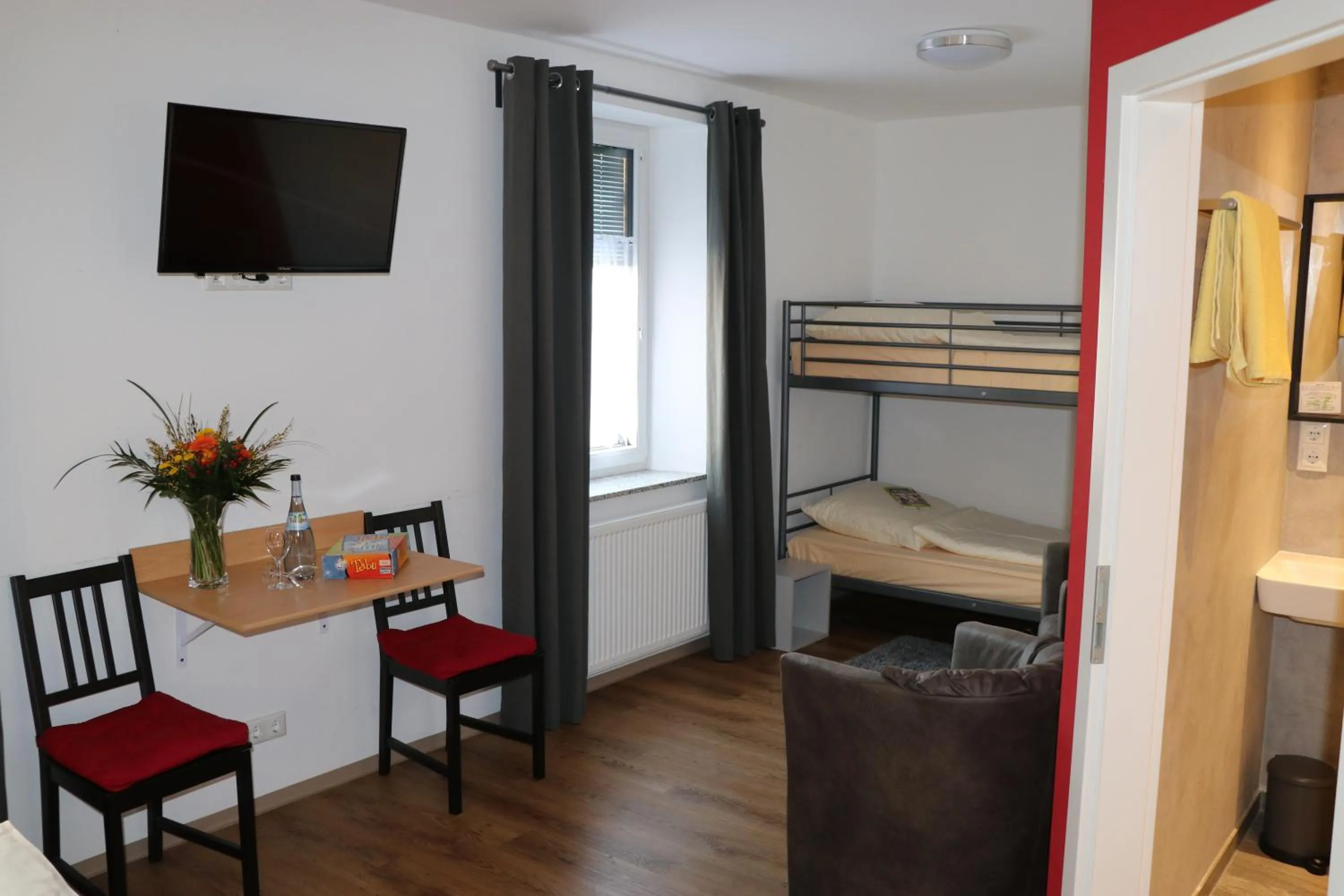 bunk bed, Bed in Gasthof Post