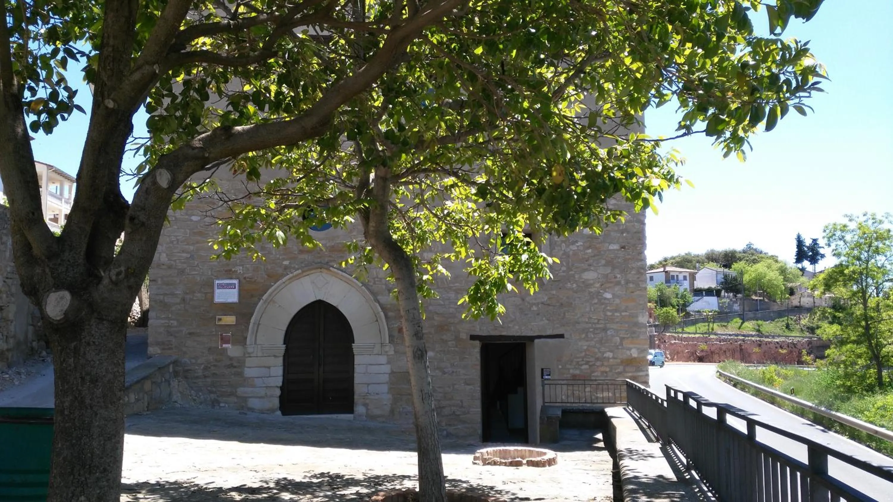 Facade/entrance in Albergue de Benabarre-CALUMET