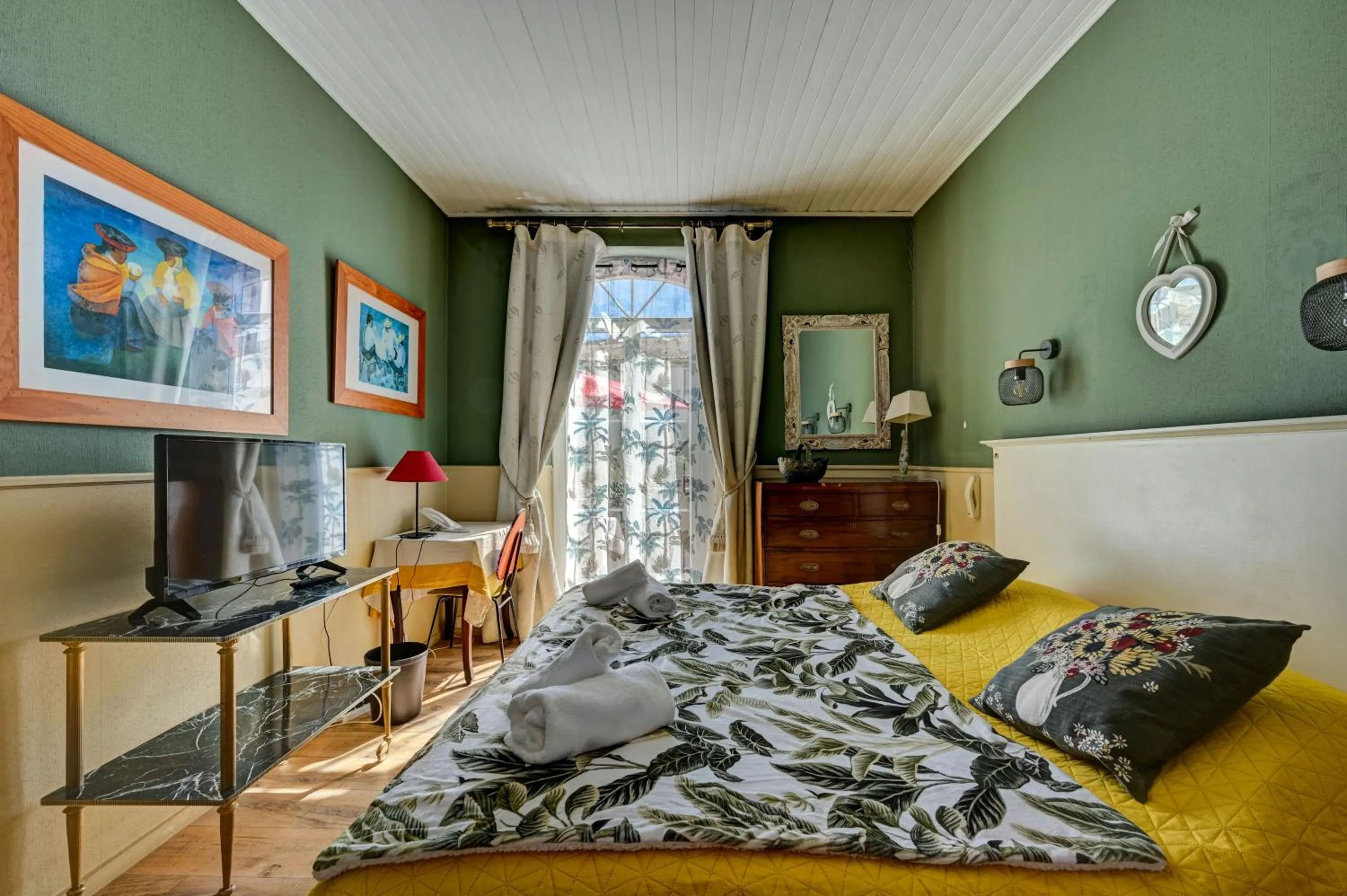 Photo of the whole room, Bed in Hotel Des Artistes