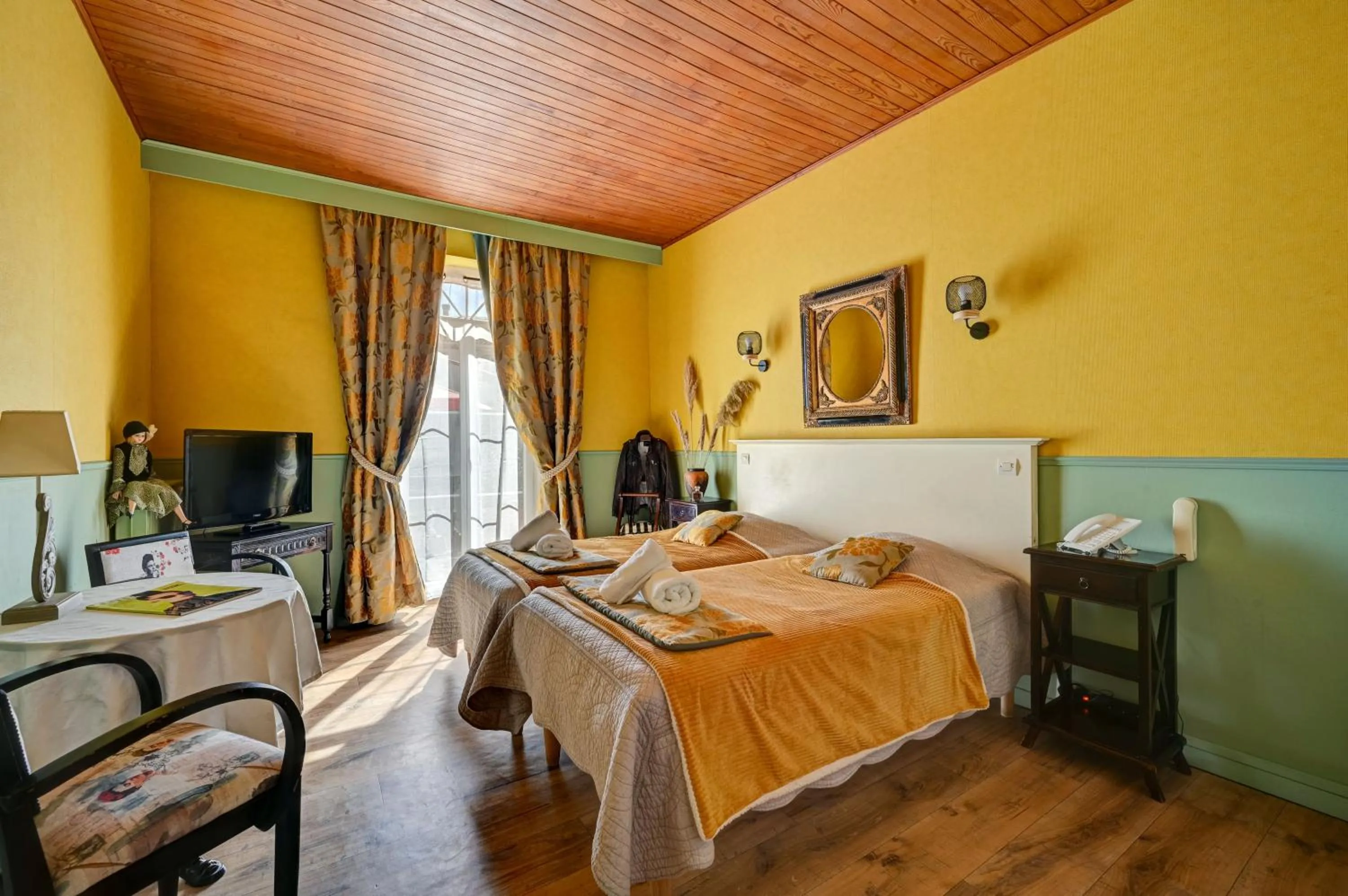 Bedroom, Bed in Hotel Des Artistes