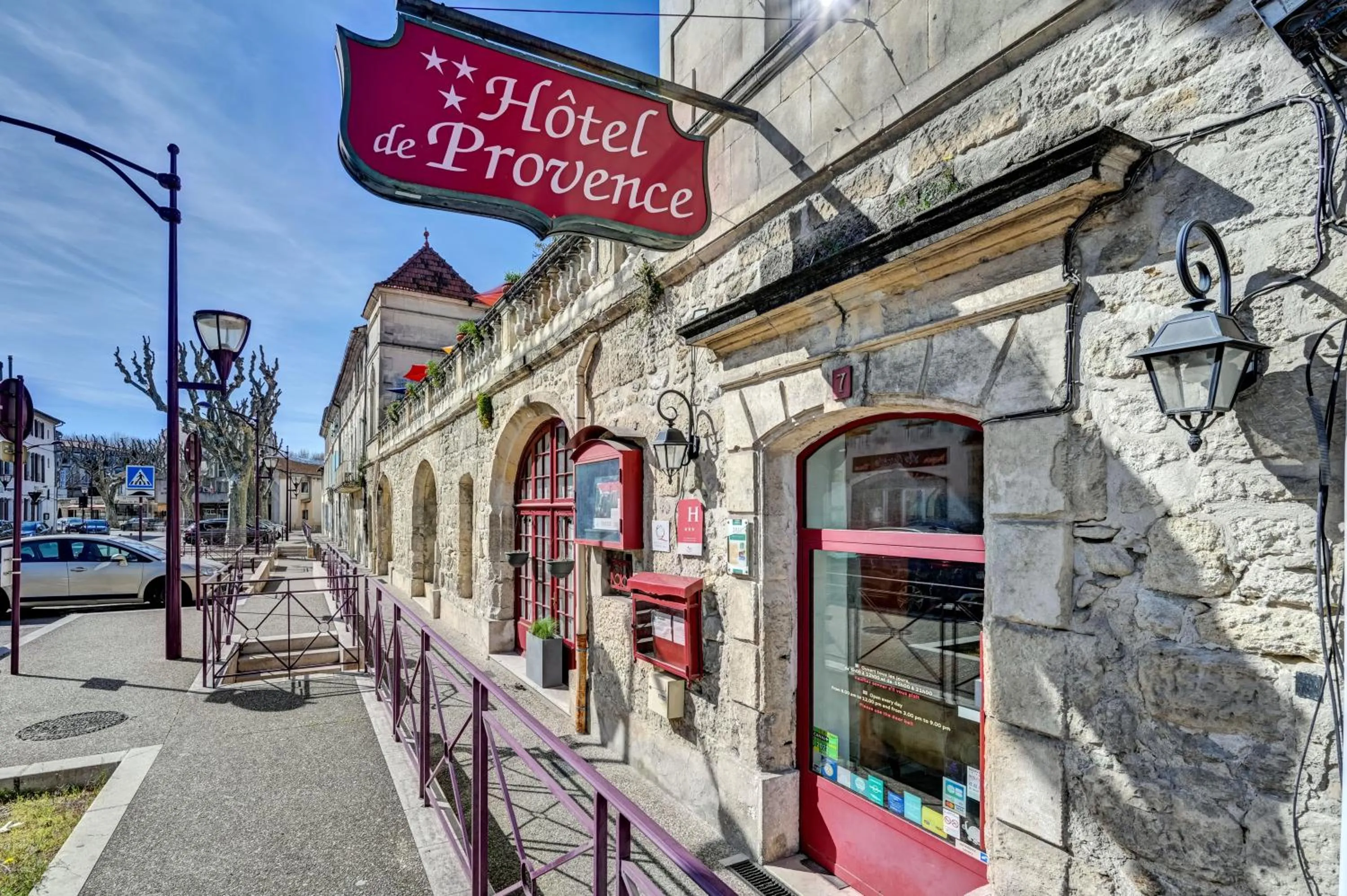 Facade/entrance in Hotel Des Artistes