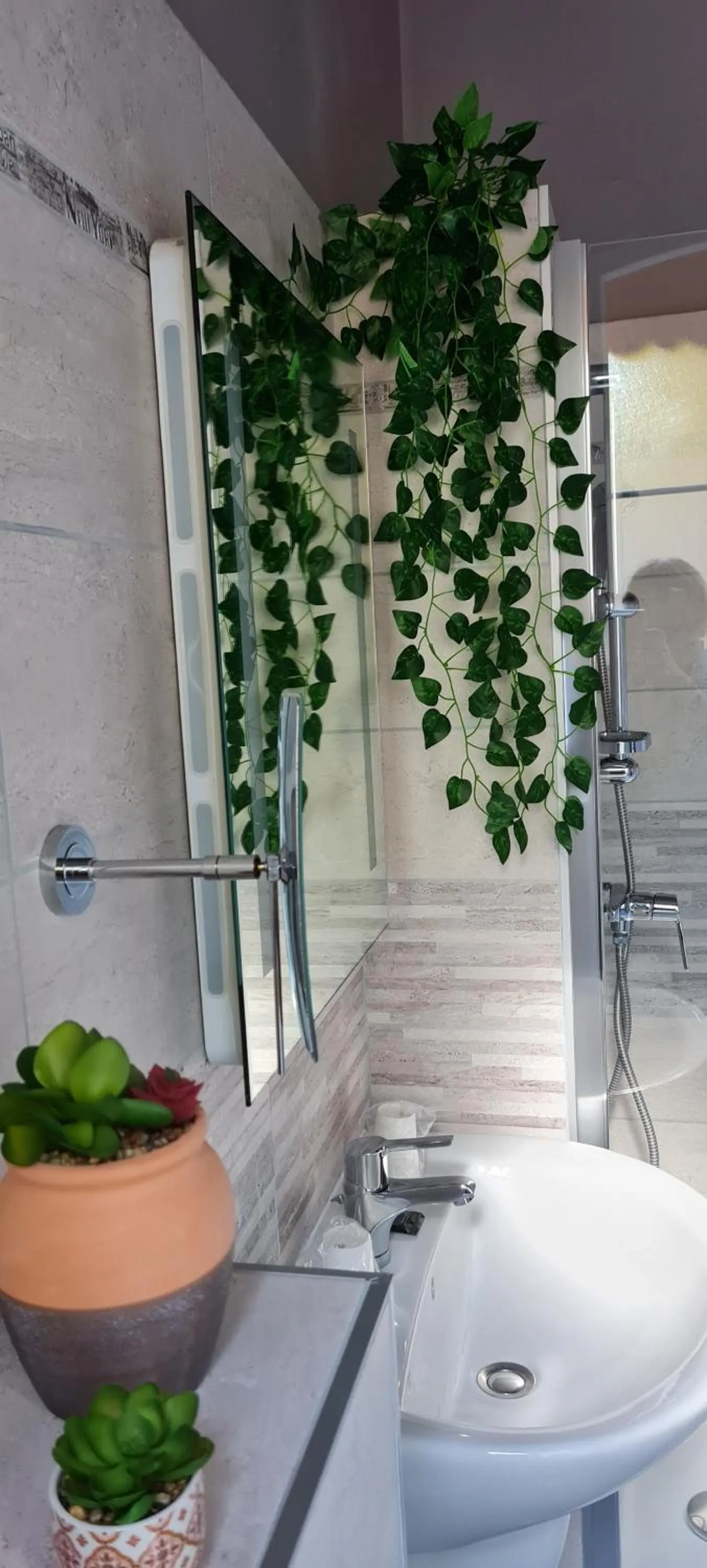 Bathroom in Hotel Des Artistes