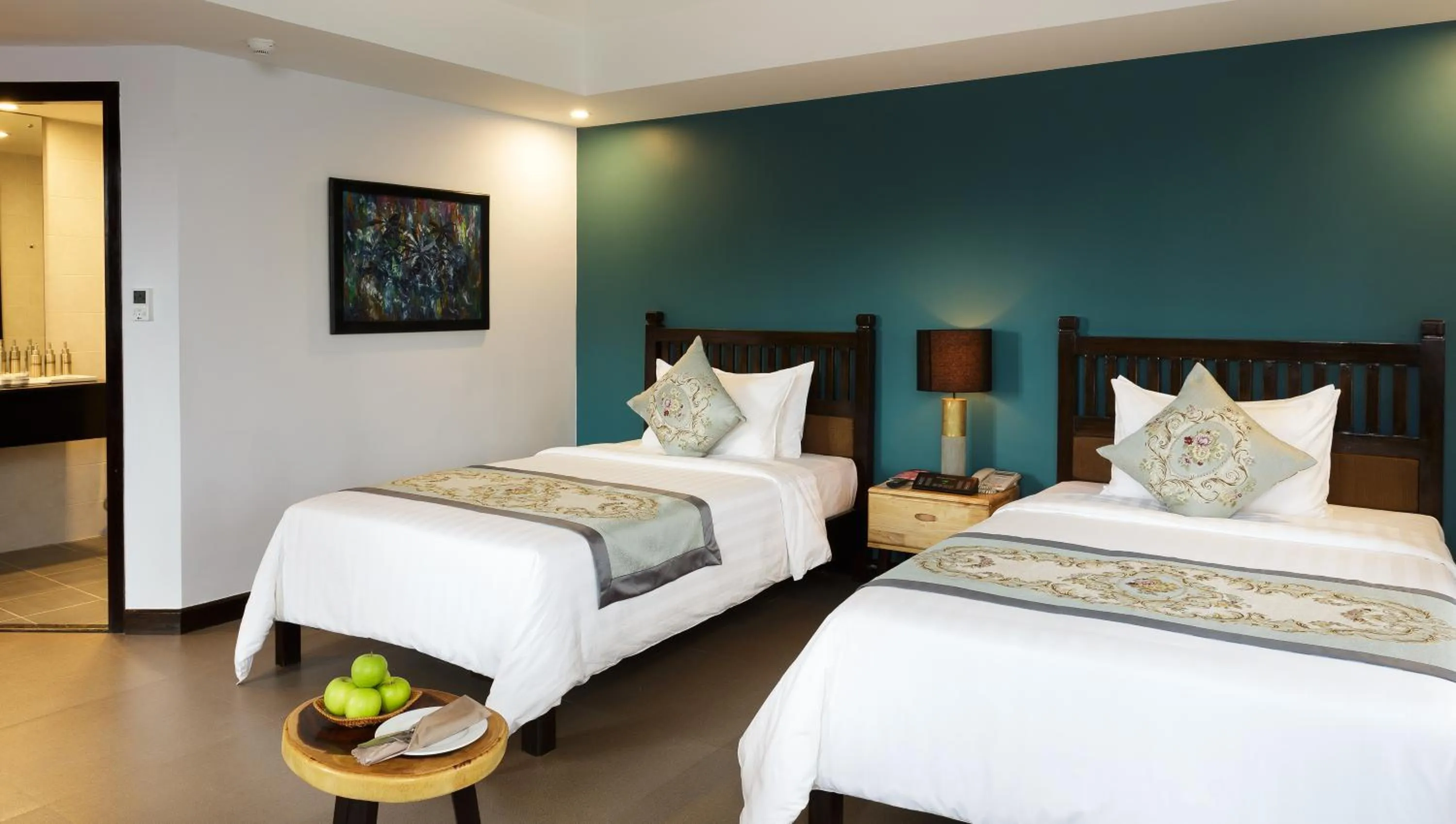 Bed in Sokchea Angkor Hotel