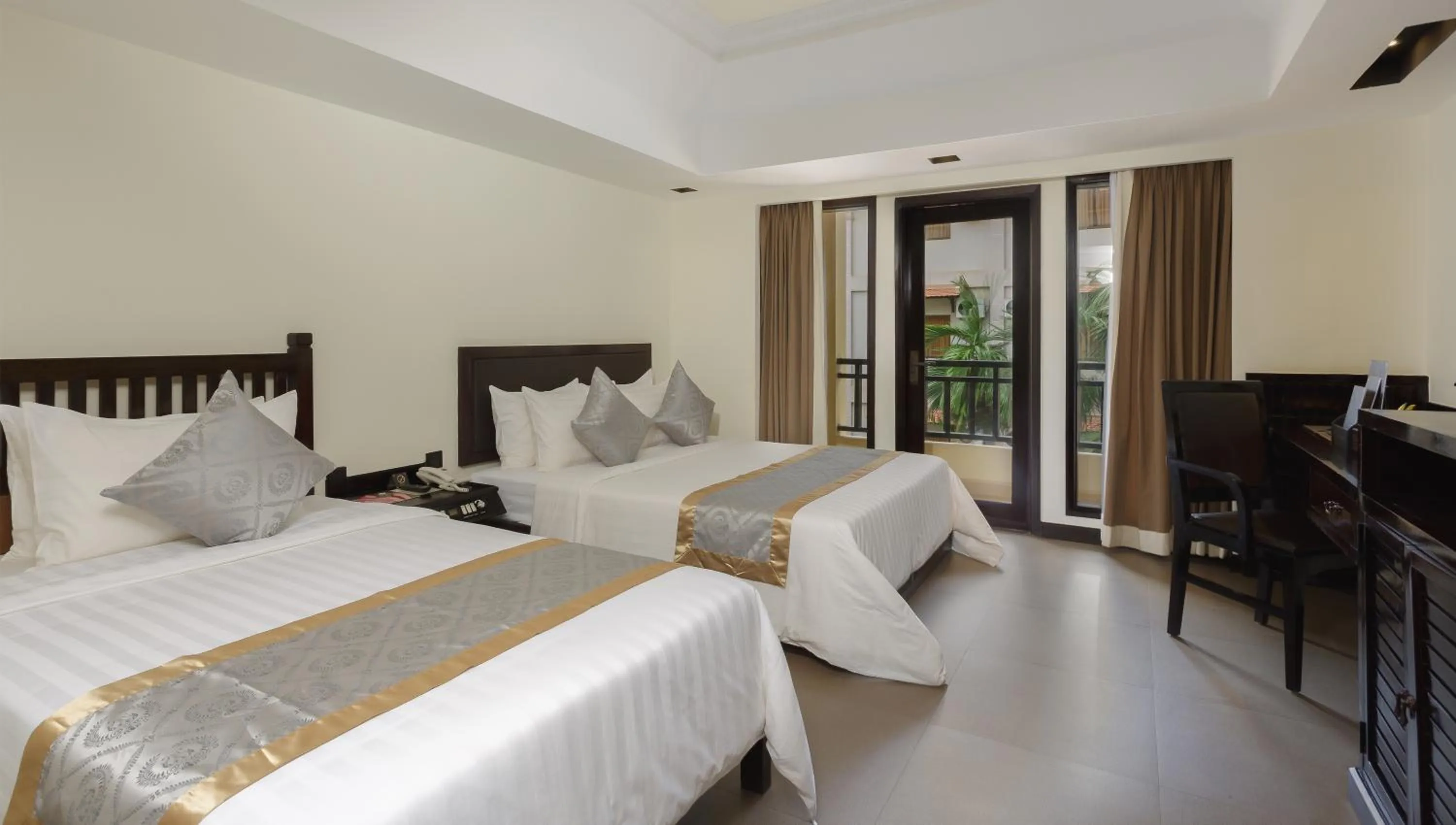 Bed in Sokchea Angkor Hotel