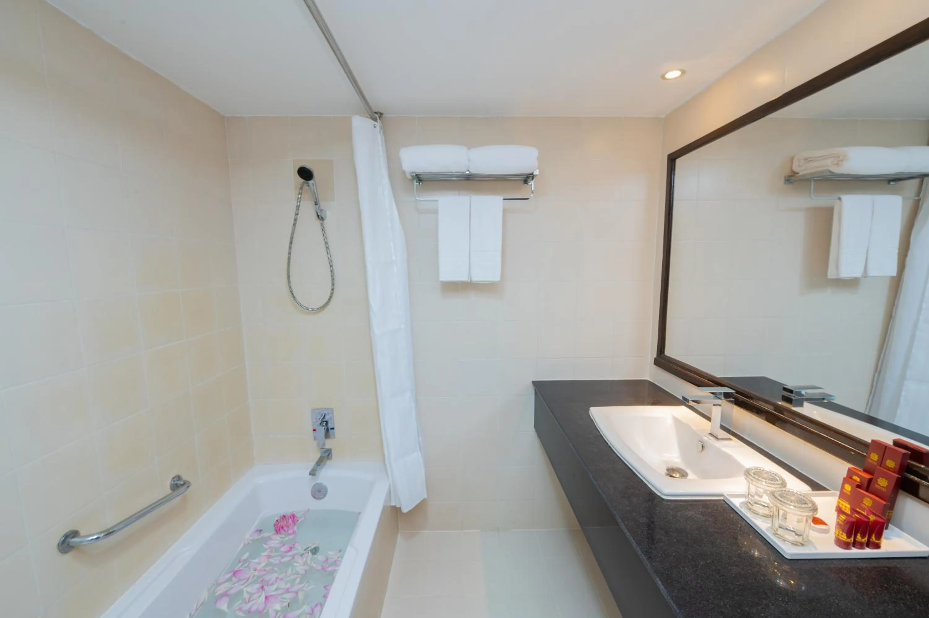 Bathroom in Sokchea Angkor Hotel