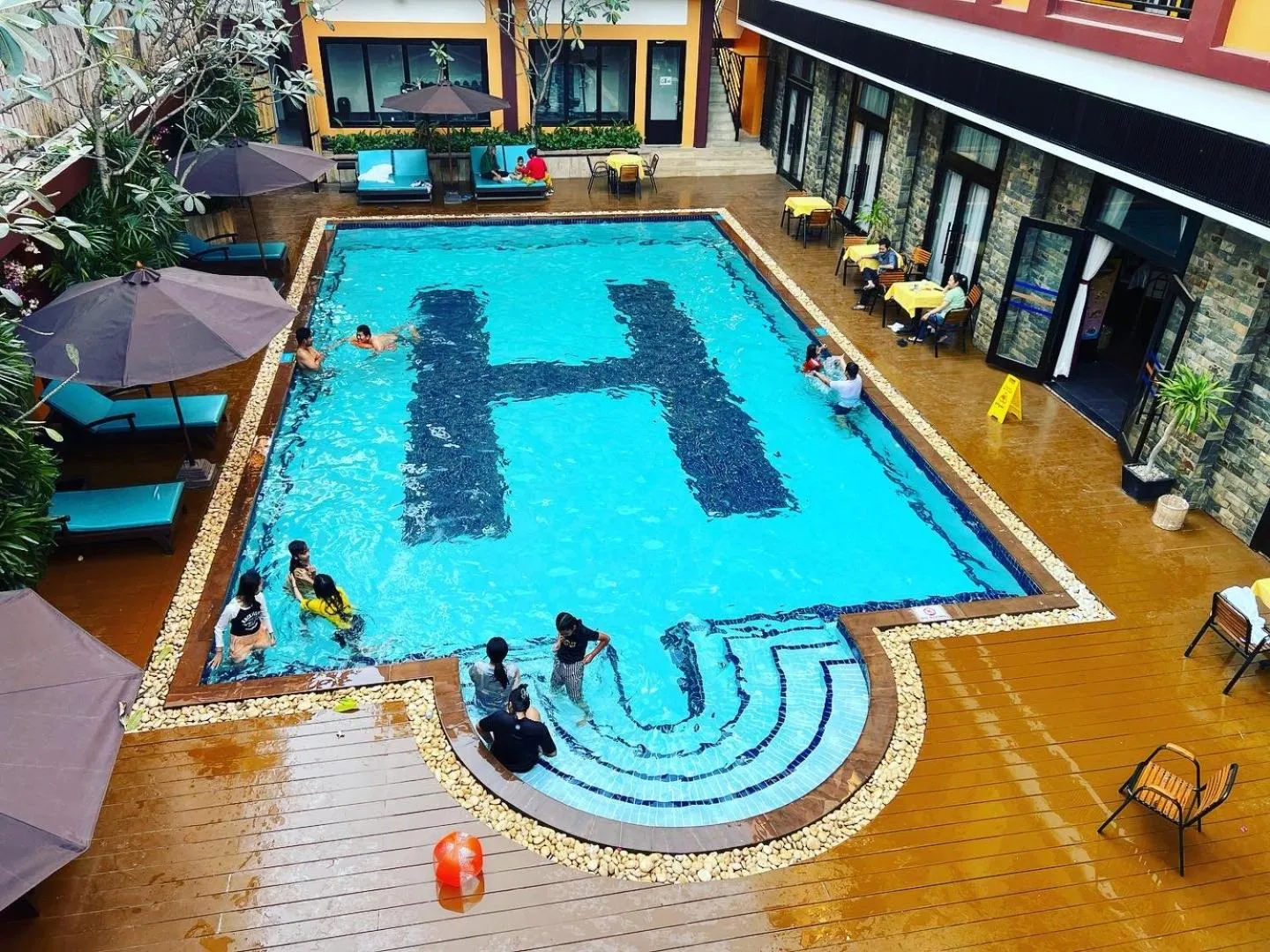 Swimming pool in Sokchea Angkor Hotel