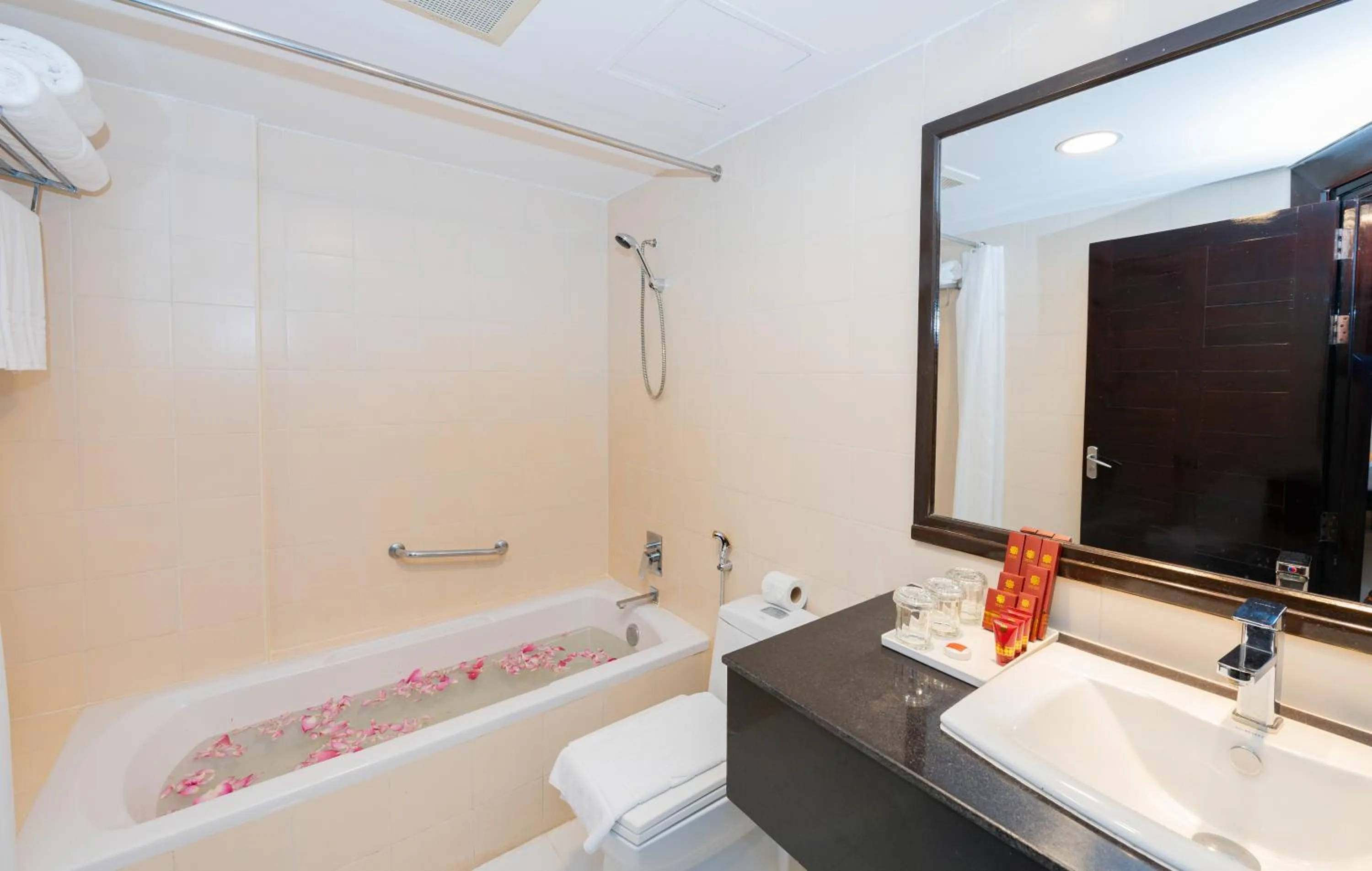 Bathroom in Sokchea Angkor Hotel