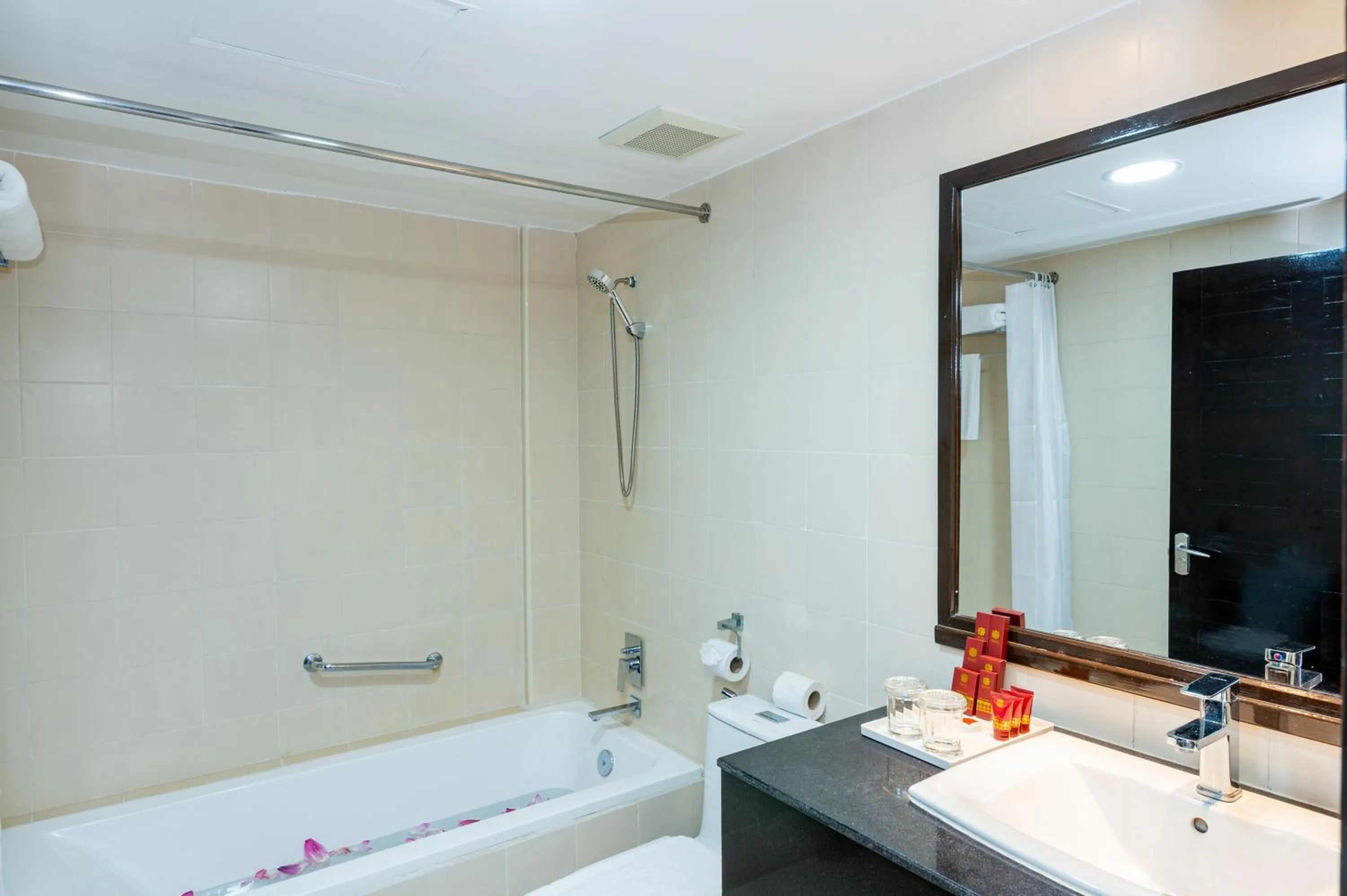 Bathroom in Sokchea Angkor Hotel