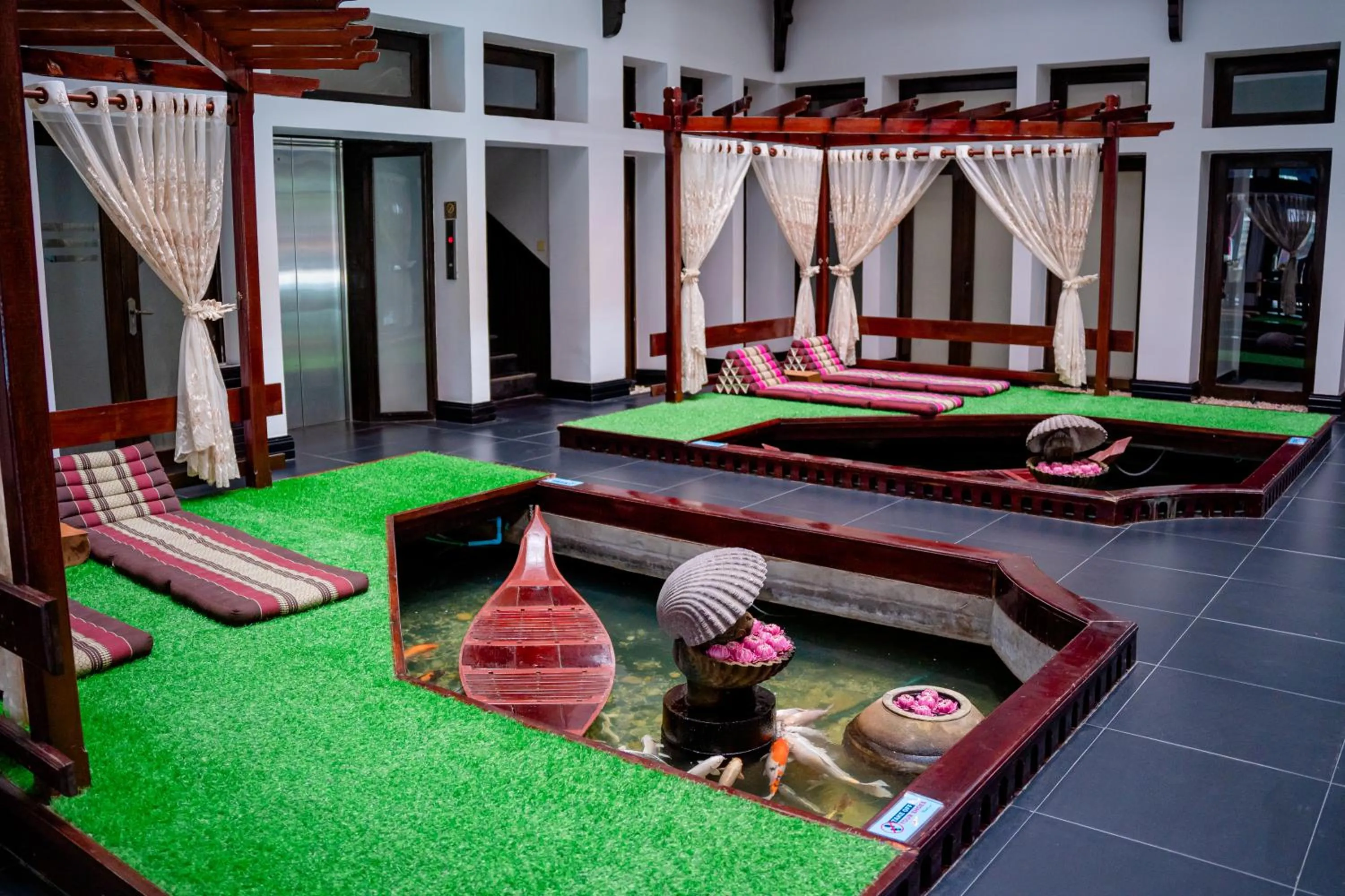 Decorative detail in Sokchea Angkor Hotel