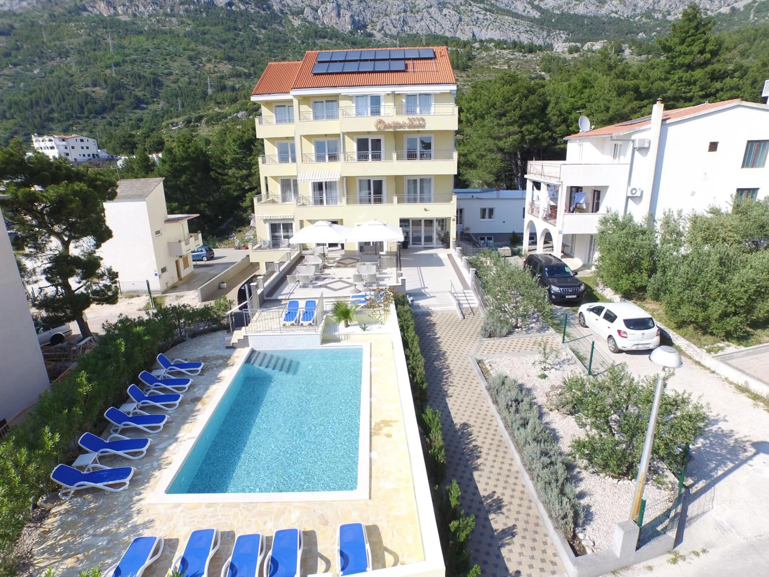 Facade/entrance in Dorijini Dvori