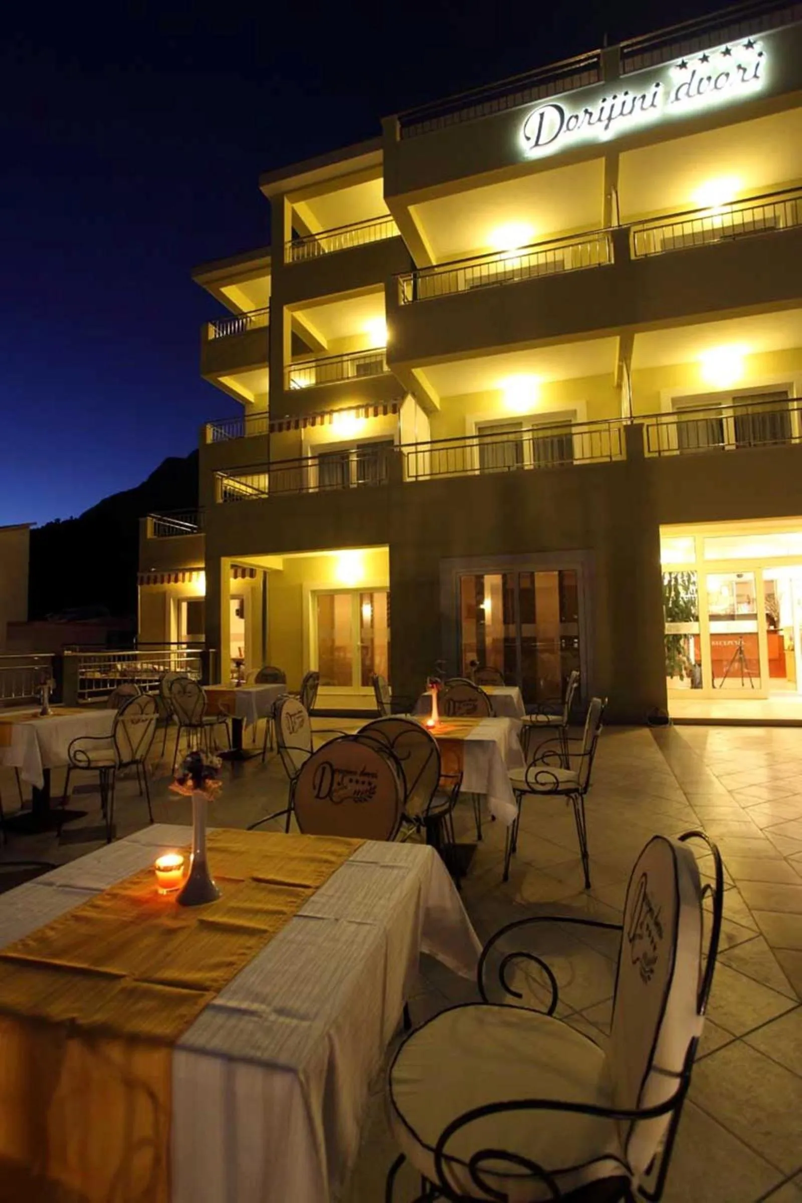 Facade/entrance in Dorijini Dvori