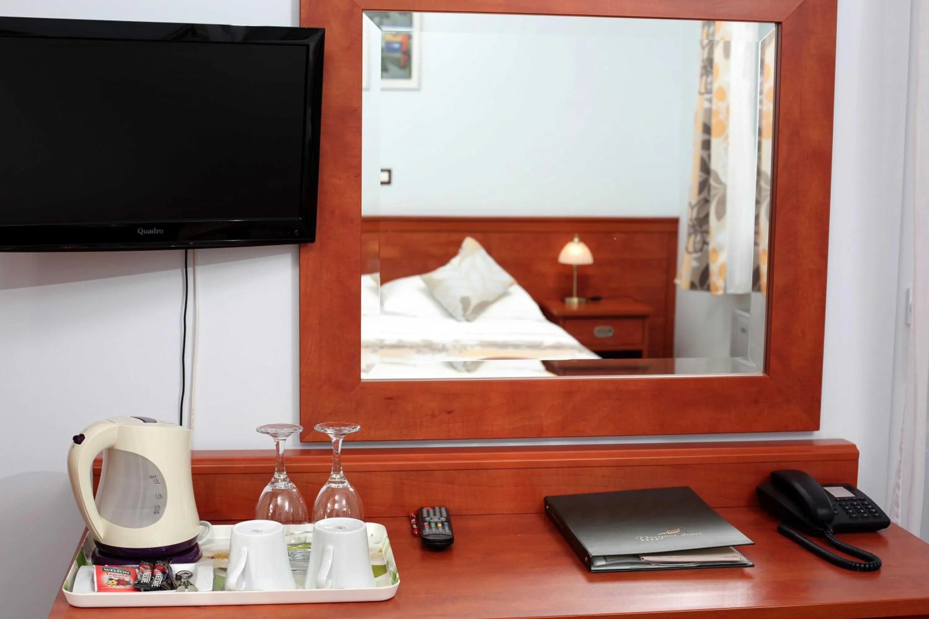 Seating area, Bed in Dorijini Dvori