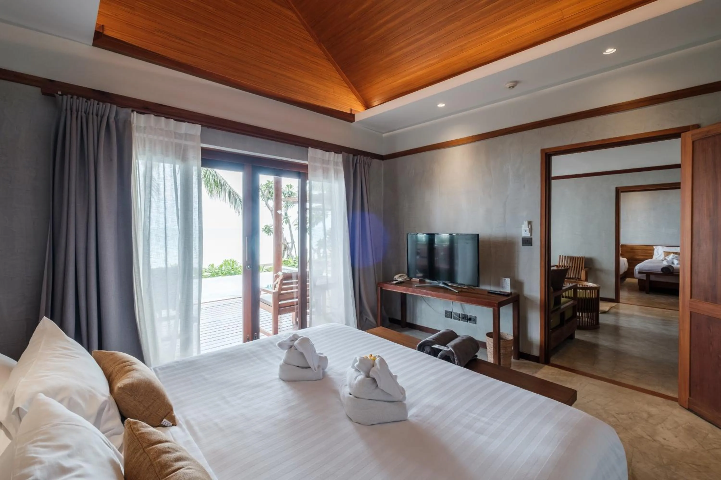 Bed in Banana Fan Sea Resort