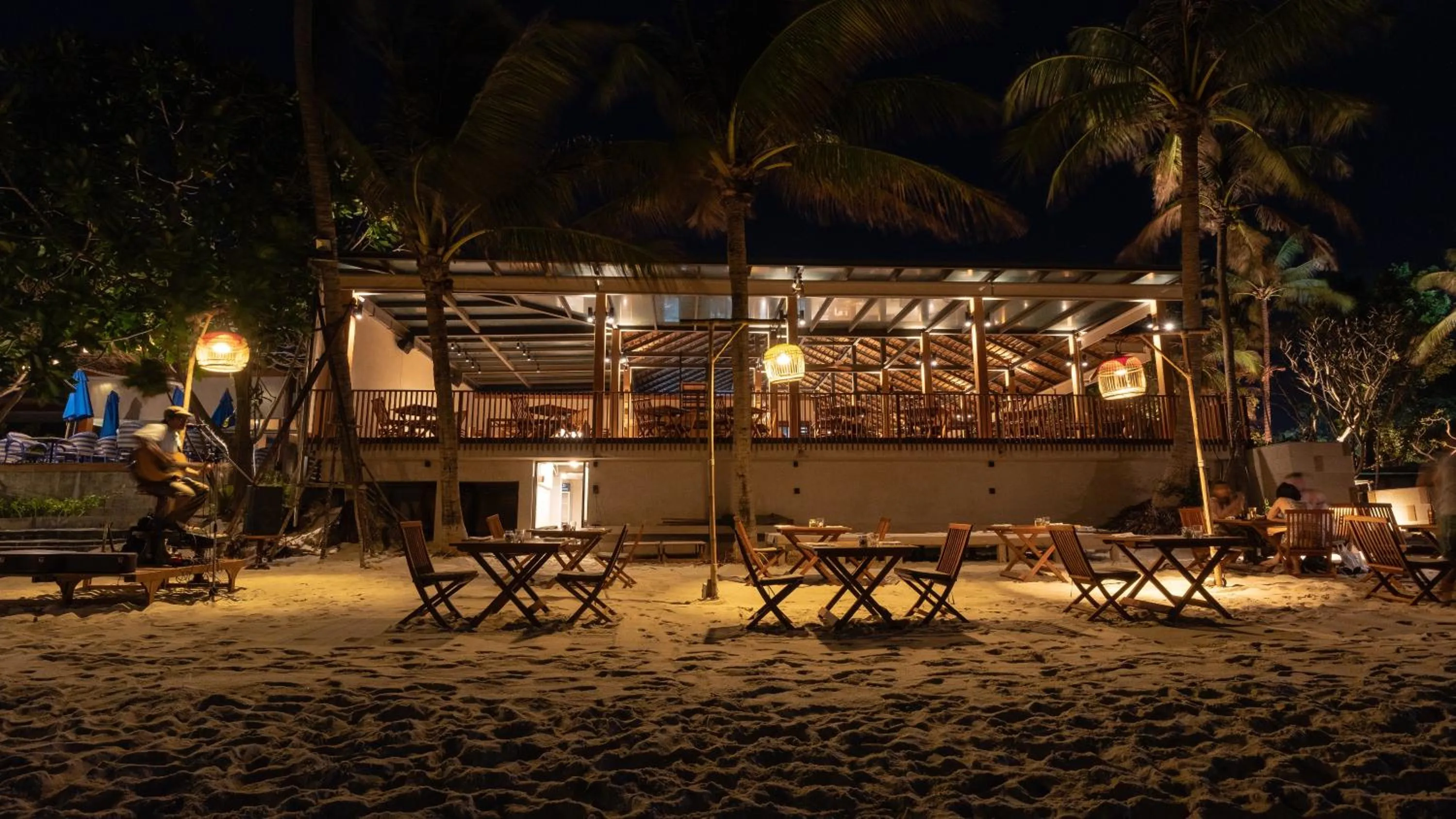 Restaurant/places to eat in Banana Fan Sea Resort