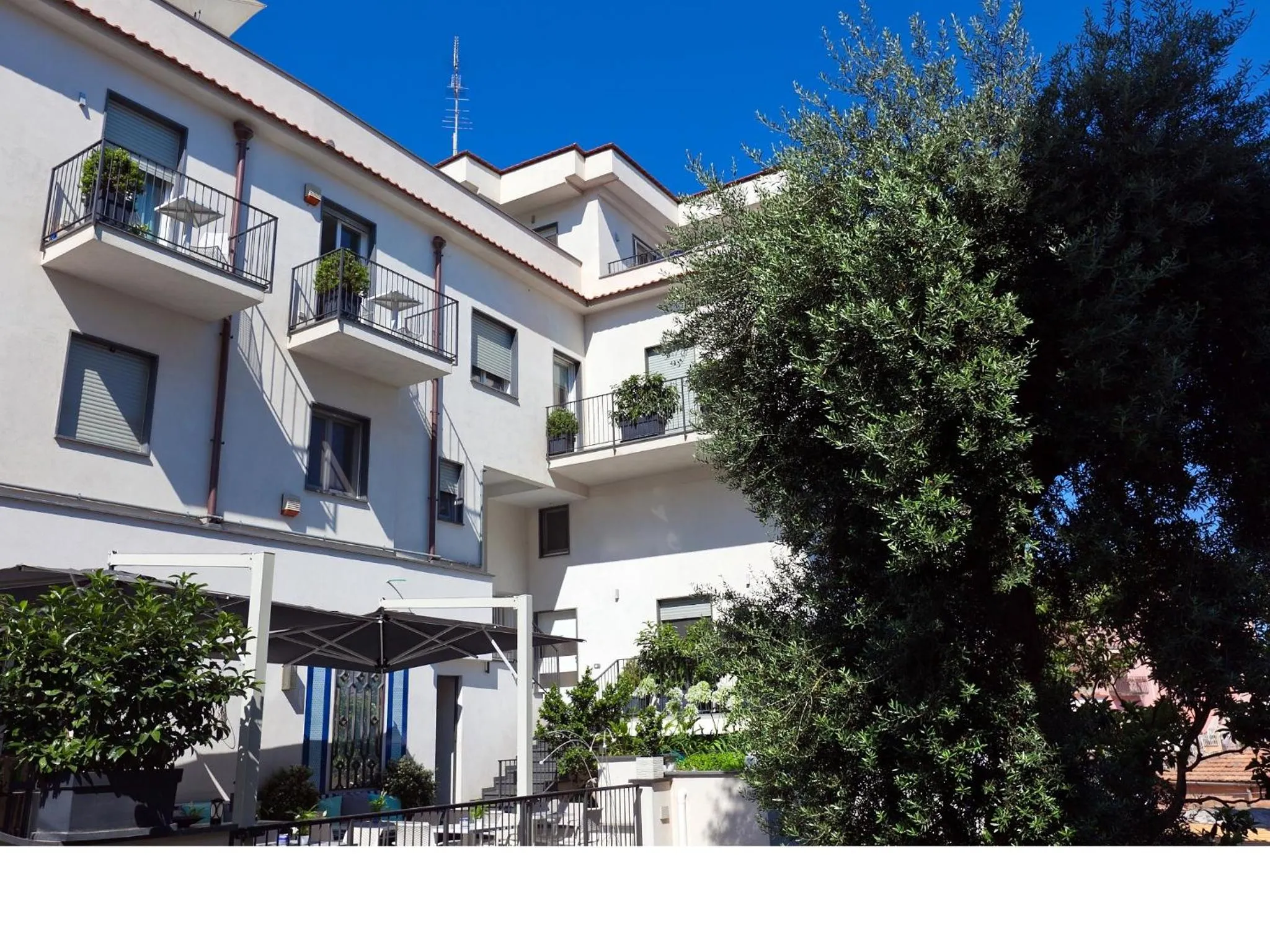 Facade/entrance in Cubo Apartments