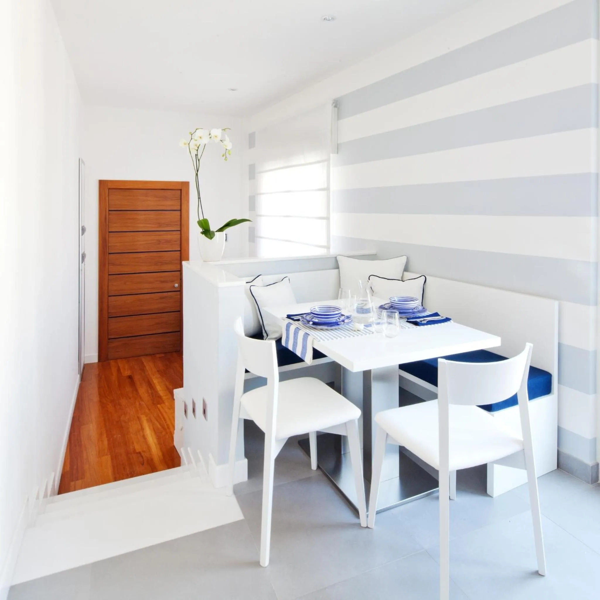 Dining area in Cubo Apartments