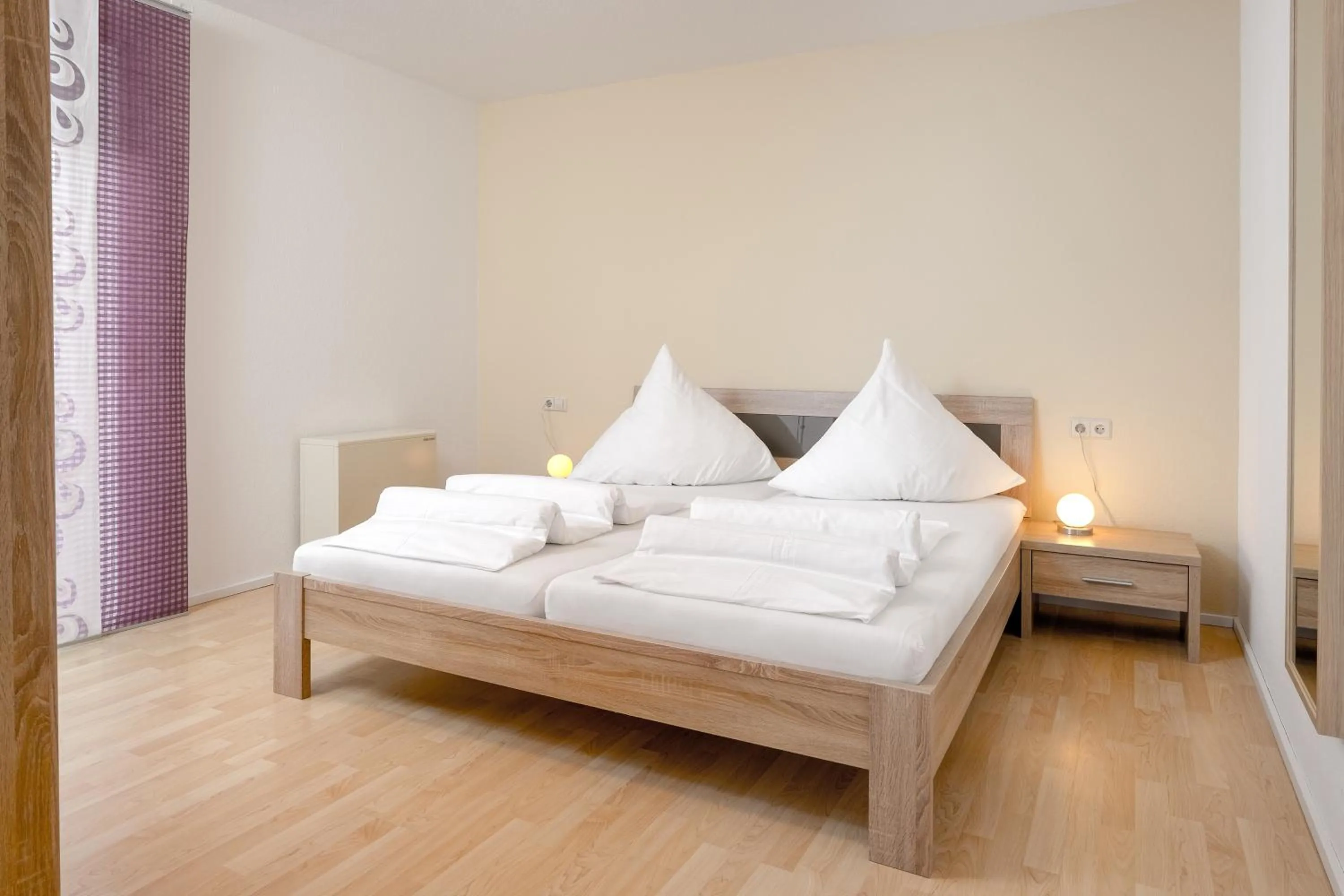 Day, Bed in Gästehaus Mythos